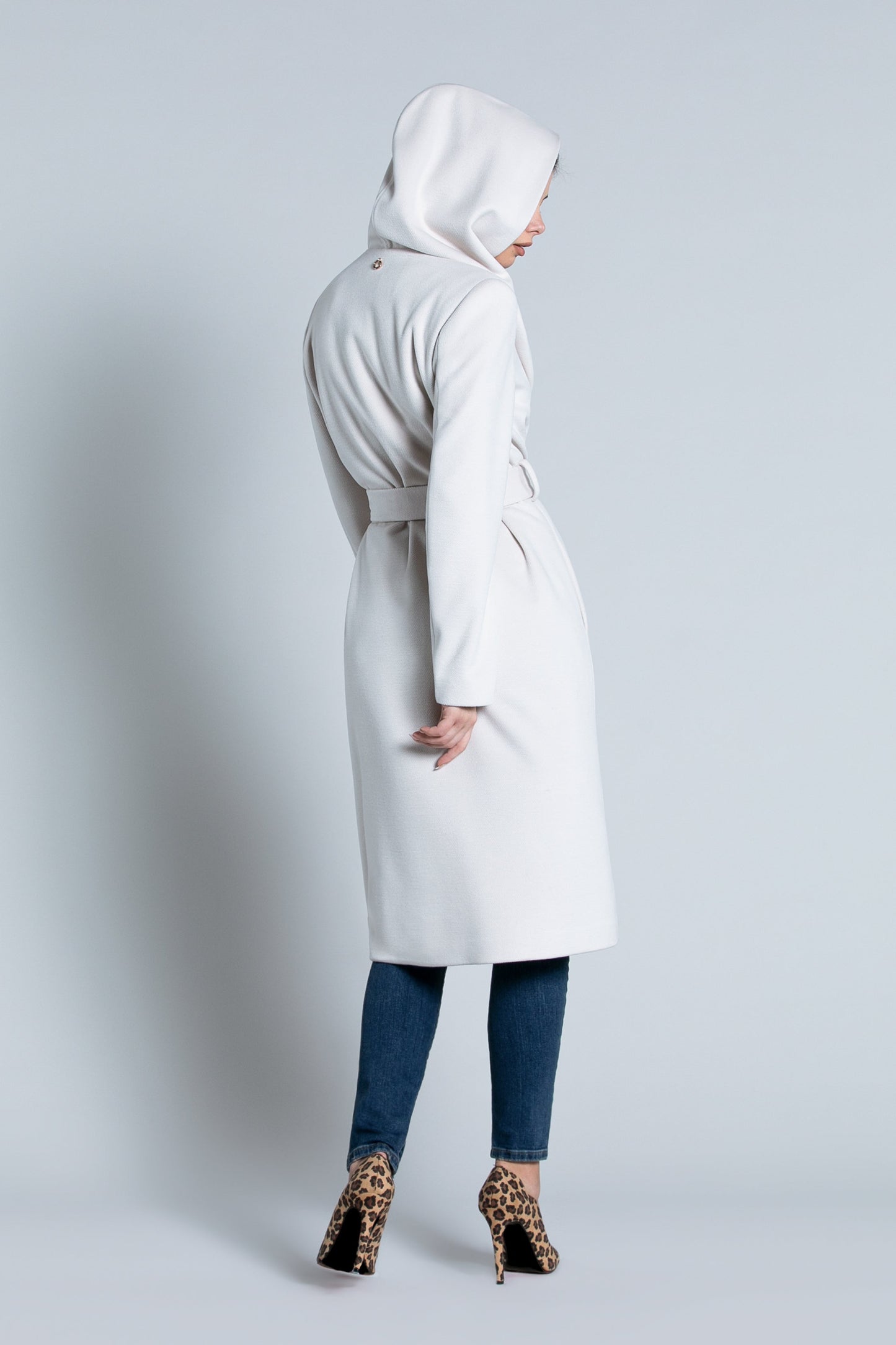 TAMMORE 连帽长袖外套加腰带加象牙色口袋