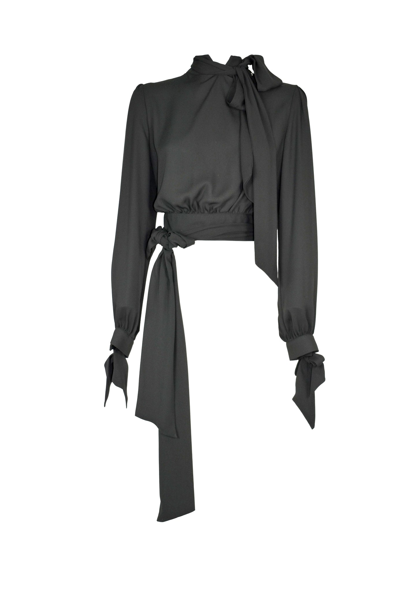 后开领短衫,袖子底部有 RIOGA 蝴蝶结