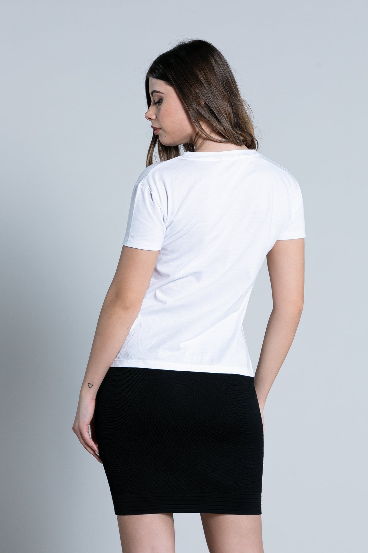 半袖 TOKYO T 恤,装饰印花加水钻加纽扣应用