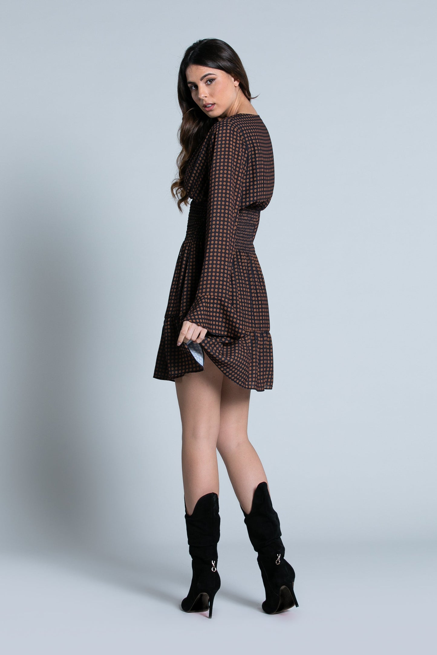 MAUDI 短裙长袖喇叭形交叉加针烟熏腰加波点荷叶边