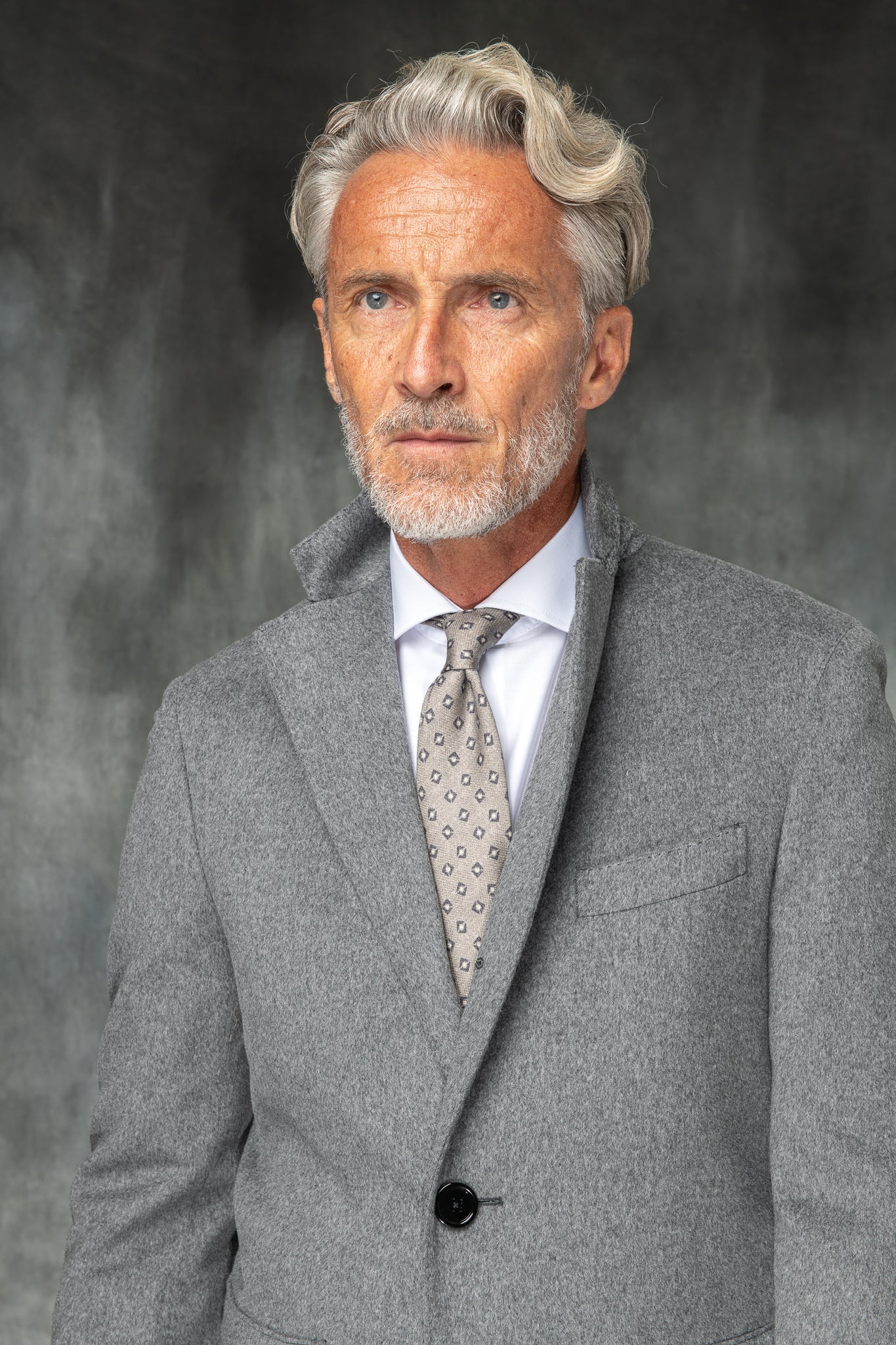 Loro Piana 羊毛灰色大衣——意大利制造