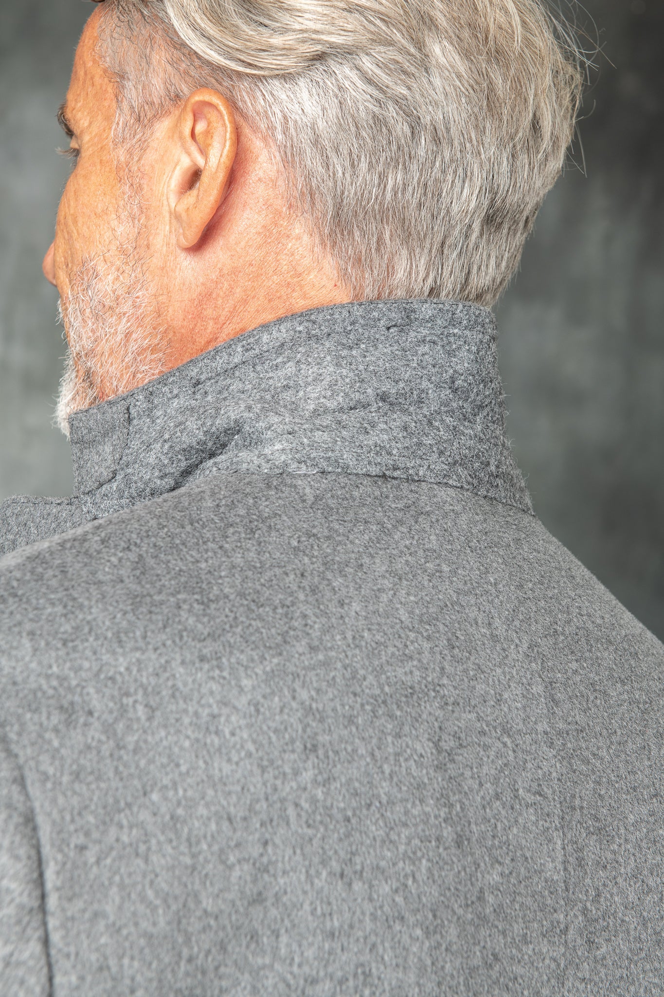 Loro Piana 羊毛灰色大衣——意大利制造