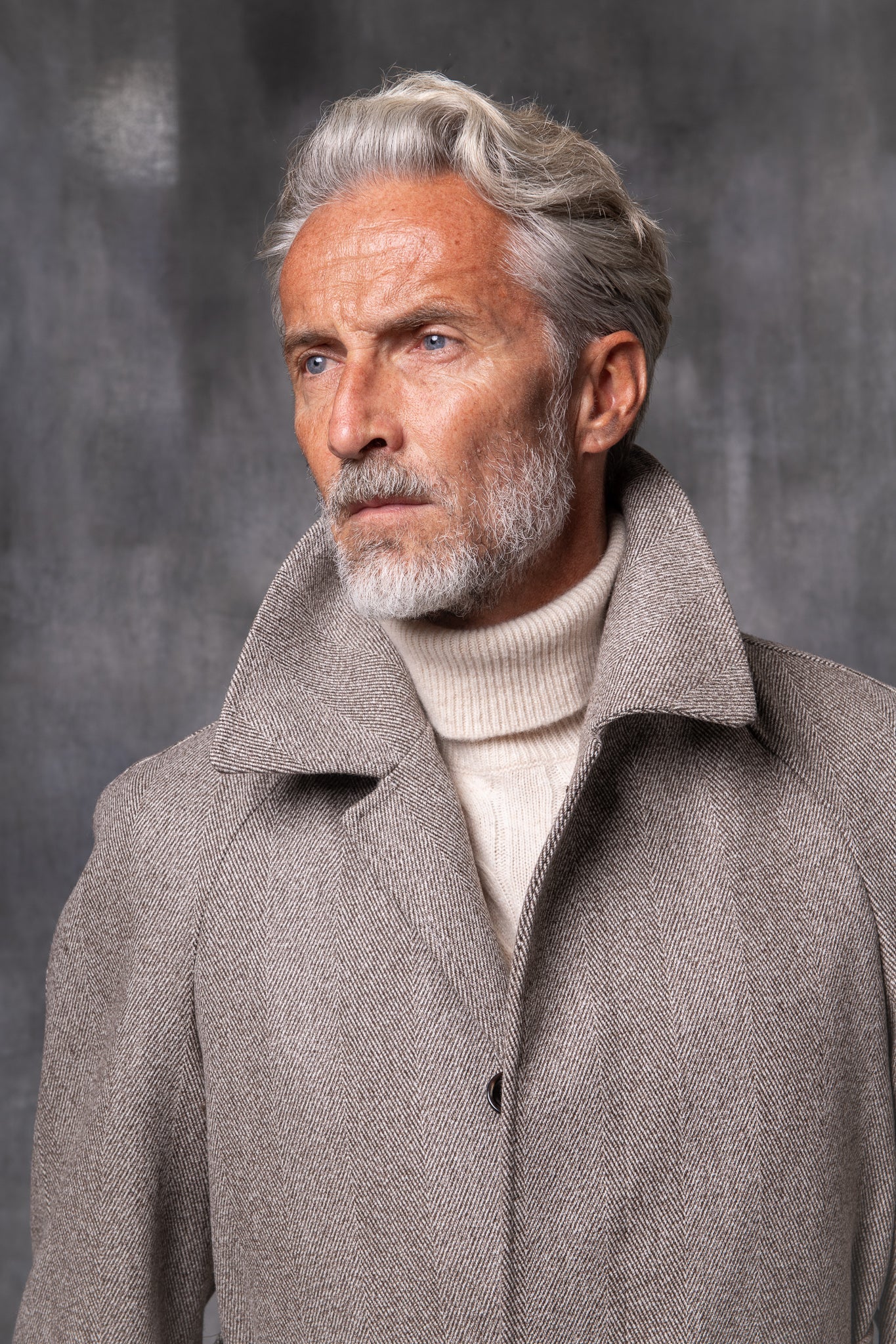 Loro Piana Pecora Nera® 羊毛插肩大衣 – 意大利制造