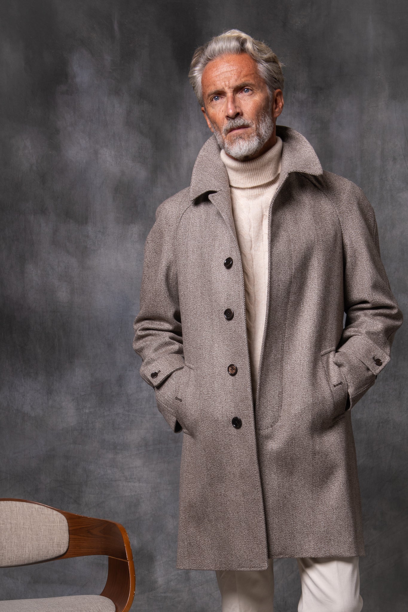 Loro Piana Pecora Nera® 羊毛插肩大衣 – 意大利制造