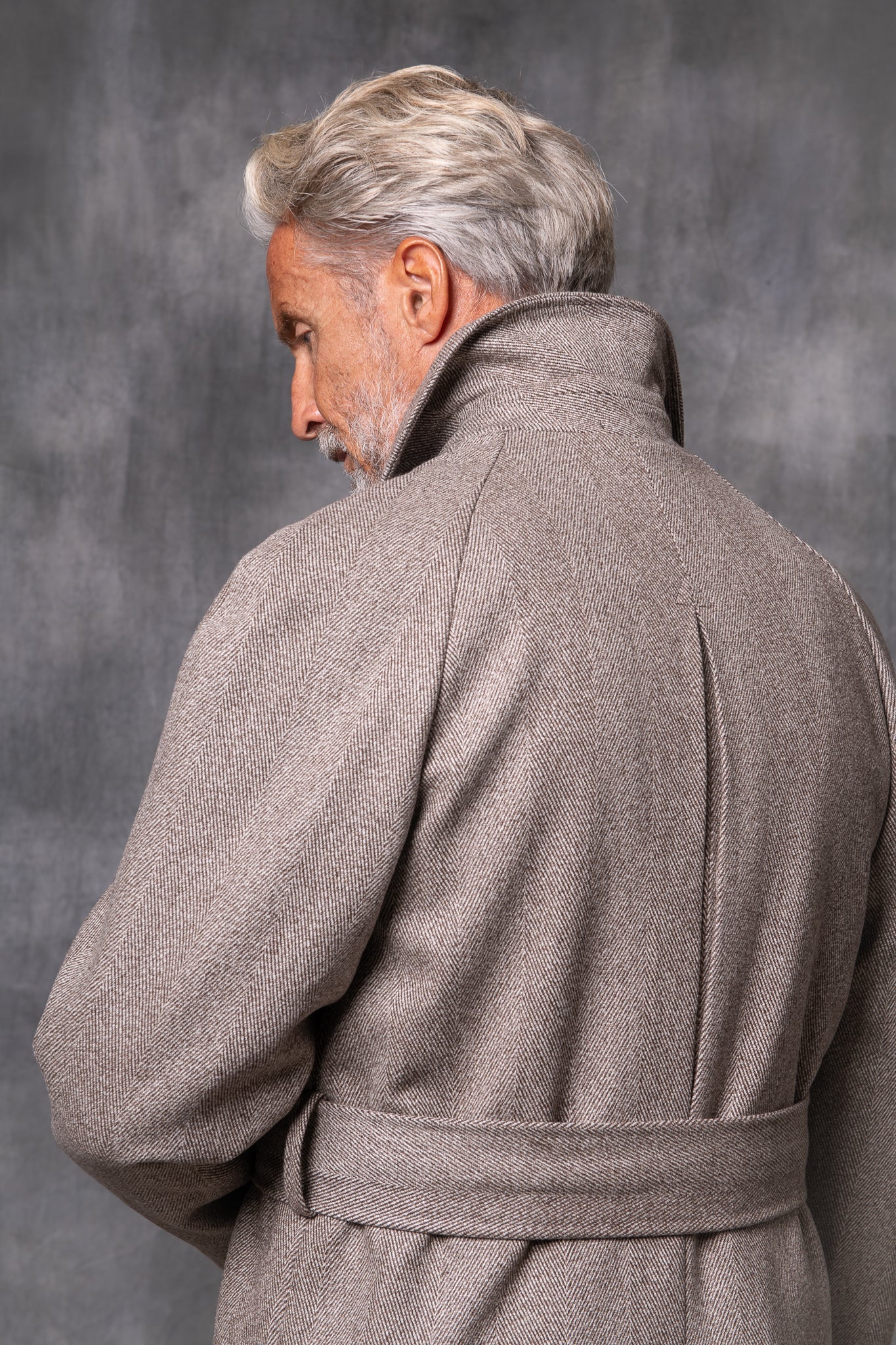 Loro Piana Pecora Nera® 羊毛插肩大衣 – 意大利制造