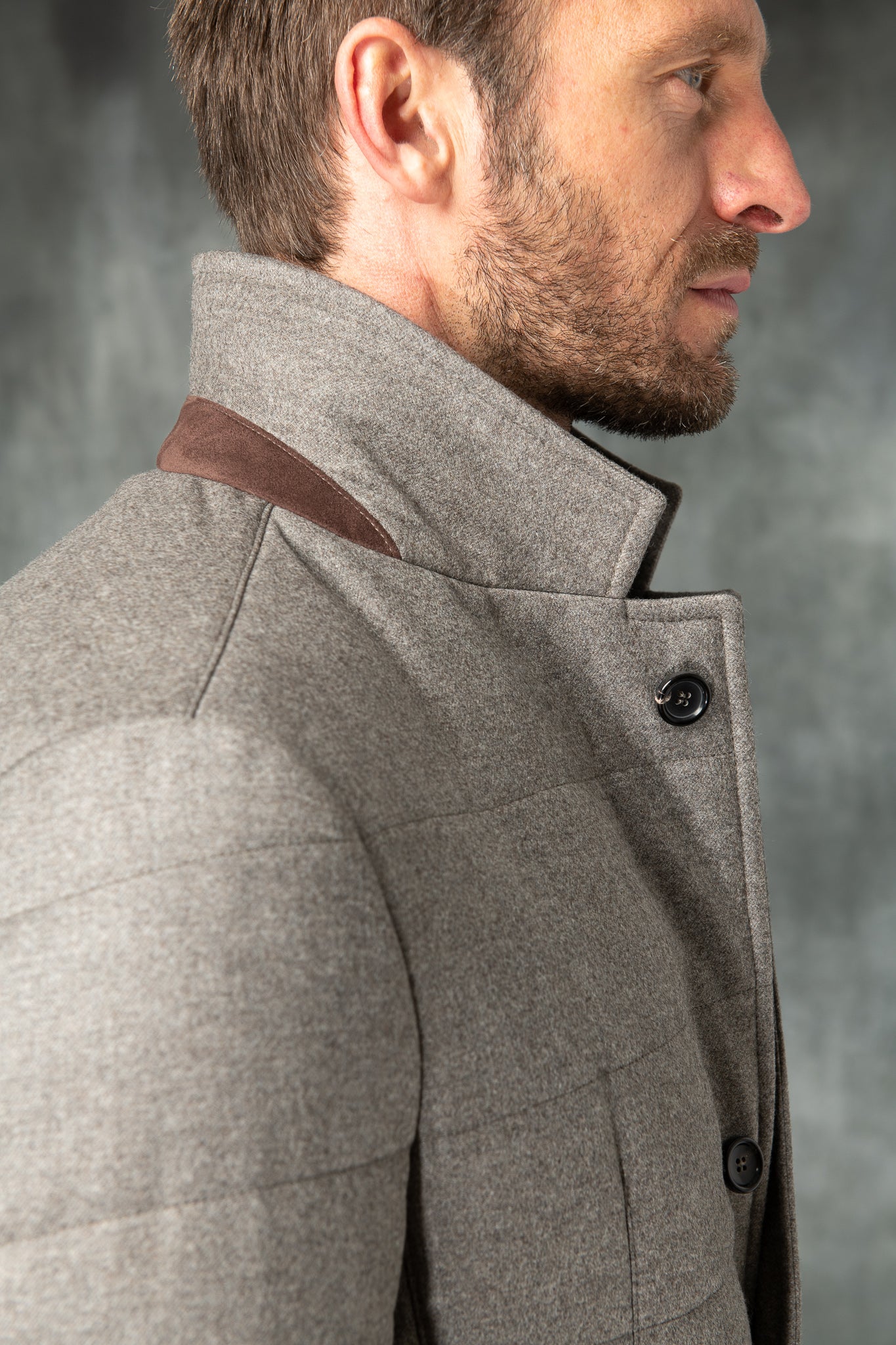 带有 Rain System® 的 Loro Piana 羊毛灰褐色羽绒服 – 意大利制造