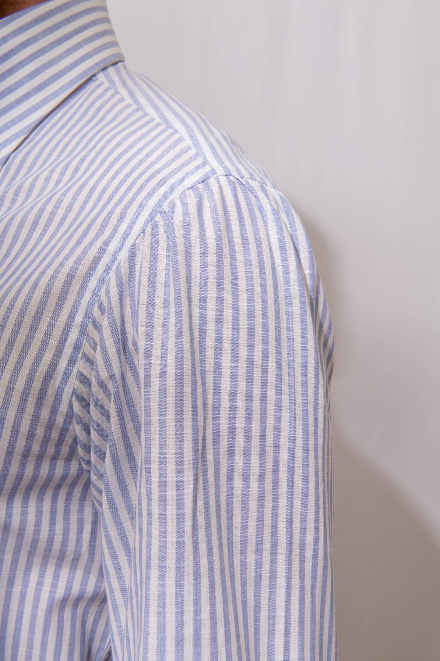纽扣浅蓝色条纹衬衫“Sartoriale 系列”- 意大利制造