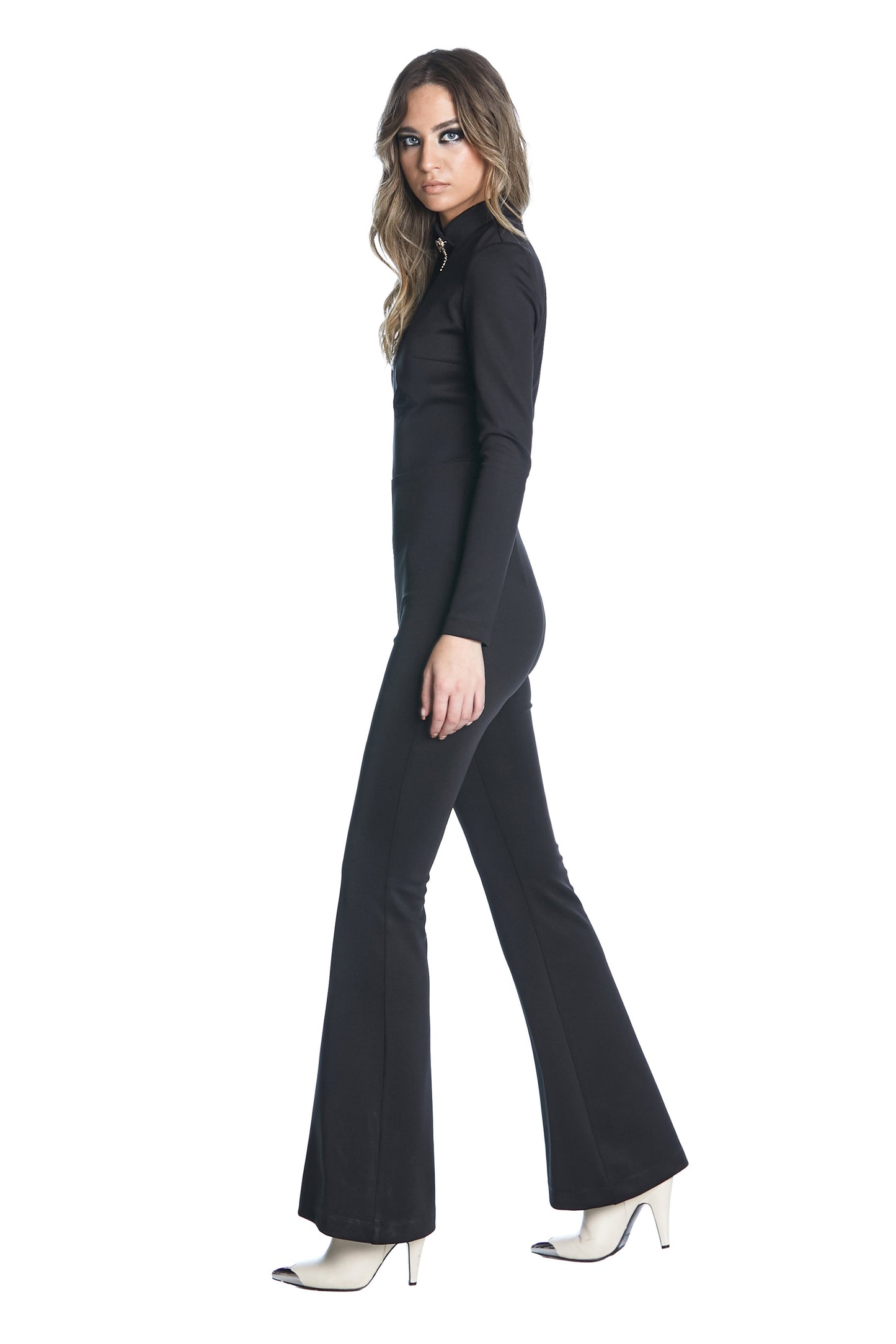 SENZAME 长喇叭袖连衣裤和薄纱嵌件加水钻胸针