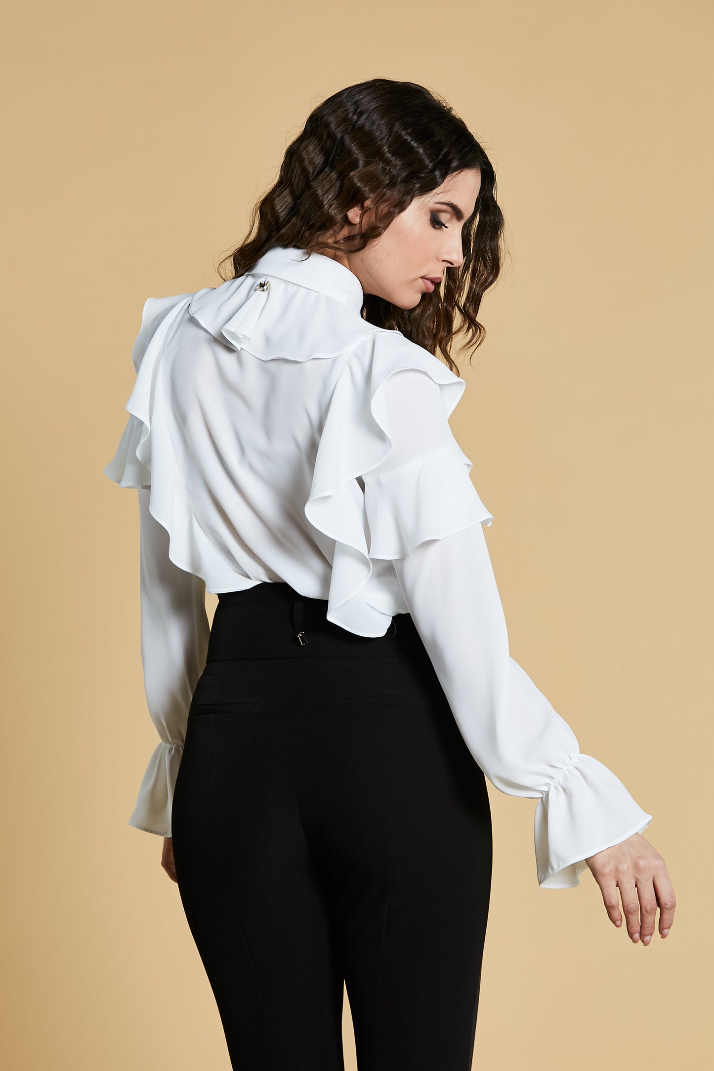 TESSE 长款喇叭袖，带荷叶边和蝴蝶结