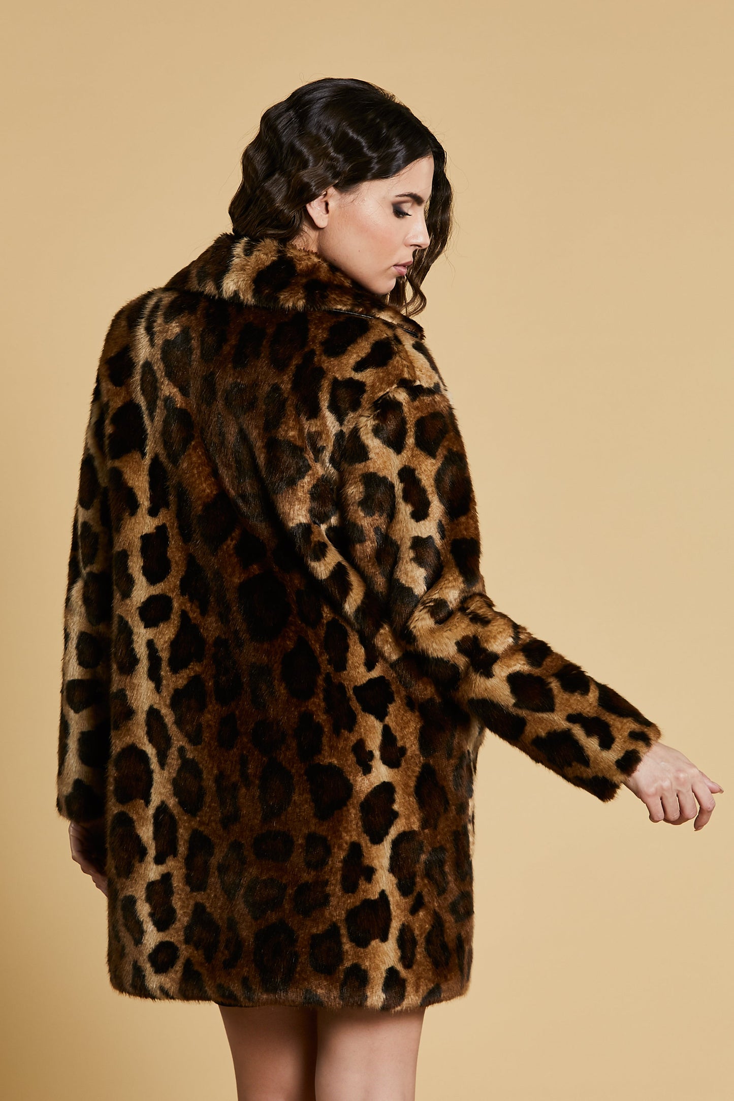 SUNAS 生态毛皮长袖，带斑点滚边轮廓和口袋