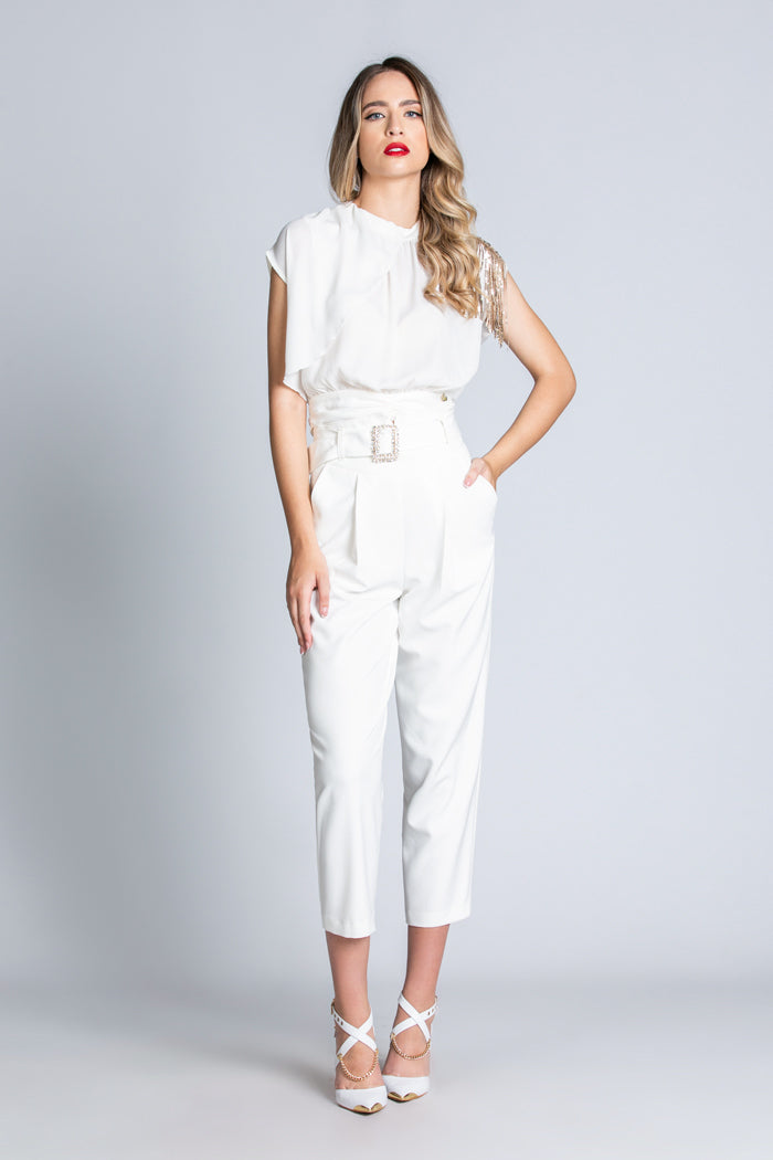 SASER 衬衫短半袖翻盖饰有亮片流苏加上带 apert.sch 的腰带。