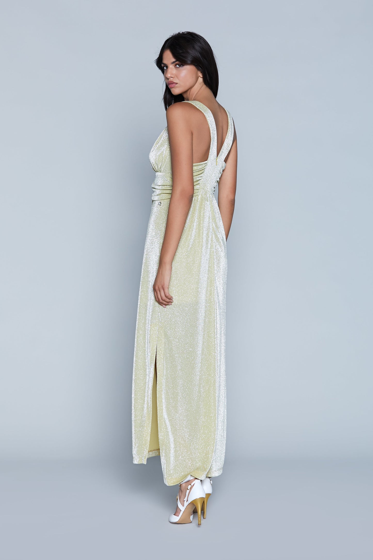 S/M 长 AURORA 连衣裙，带穿孔应用加褶皱加卢勒克斯开衩