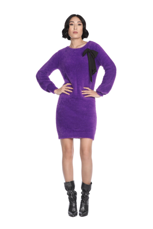 TEFEA 短款长袖连衣裙，配以蝴蝶结胸针和水钻