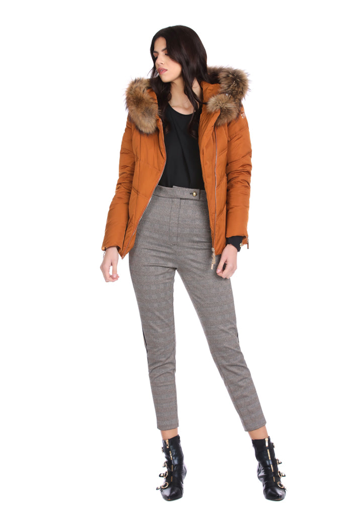 PYLET 长袖羽绒服，带生态皮革细节和横向拉链。加上毛皮罩