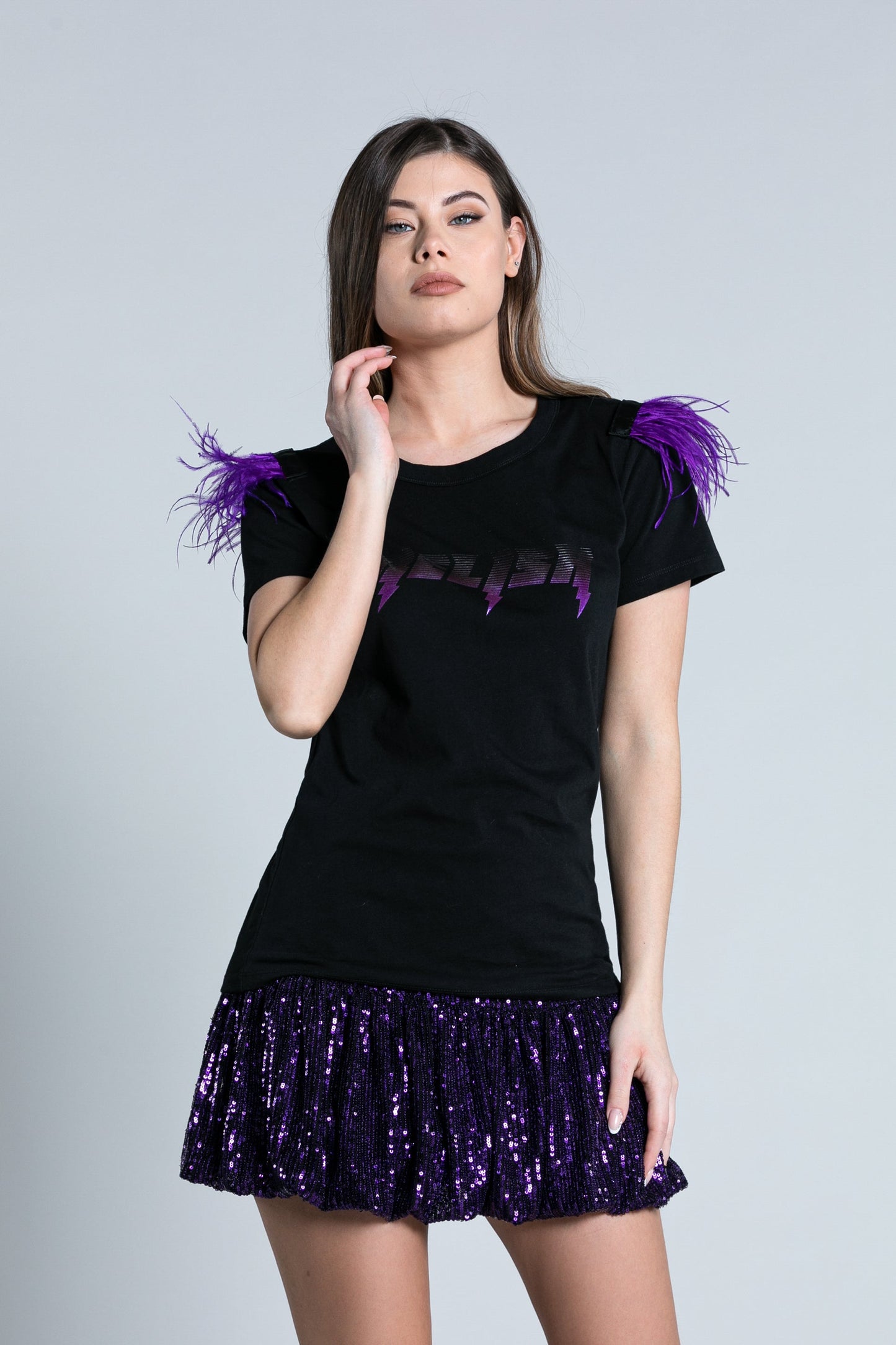 SHIBUYA 半袖 T 恤，带可拆卸羽毛和徽标印花