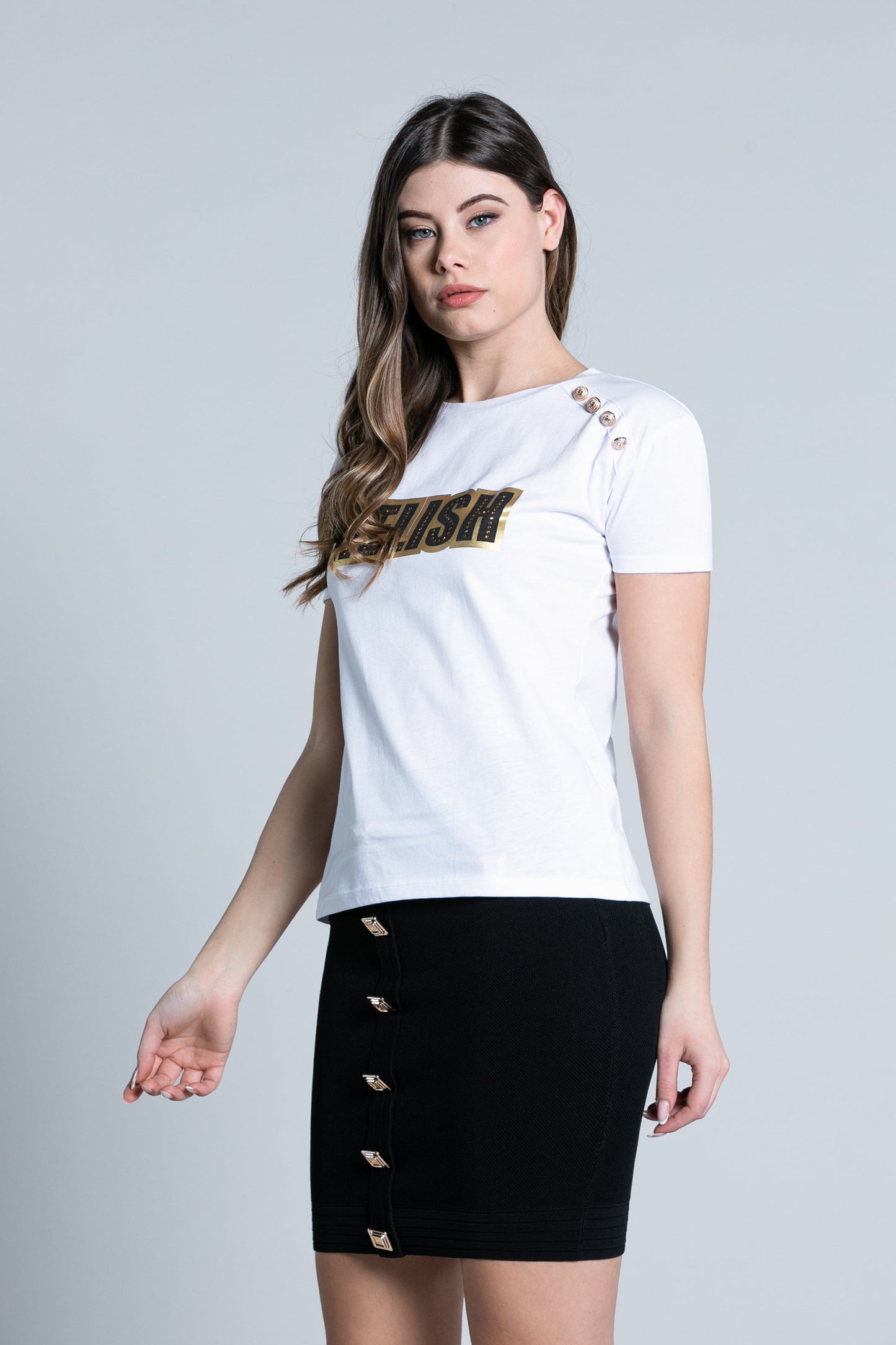 半袖 TOKYO T 恤，装饰印花加水钻加纽扣应用