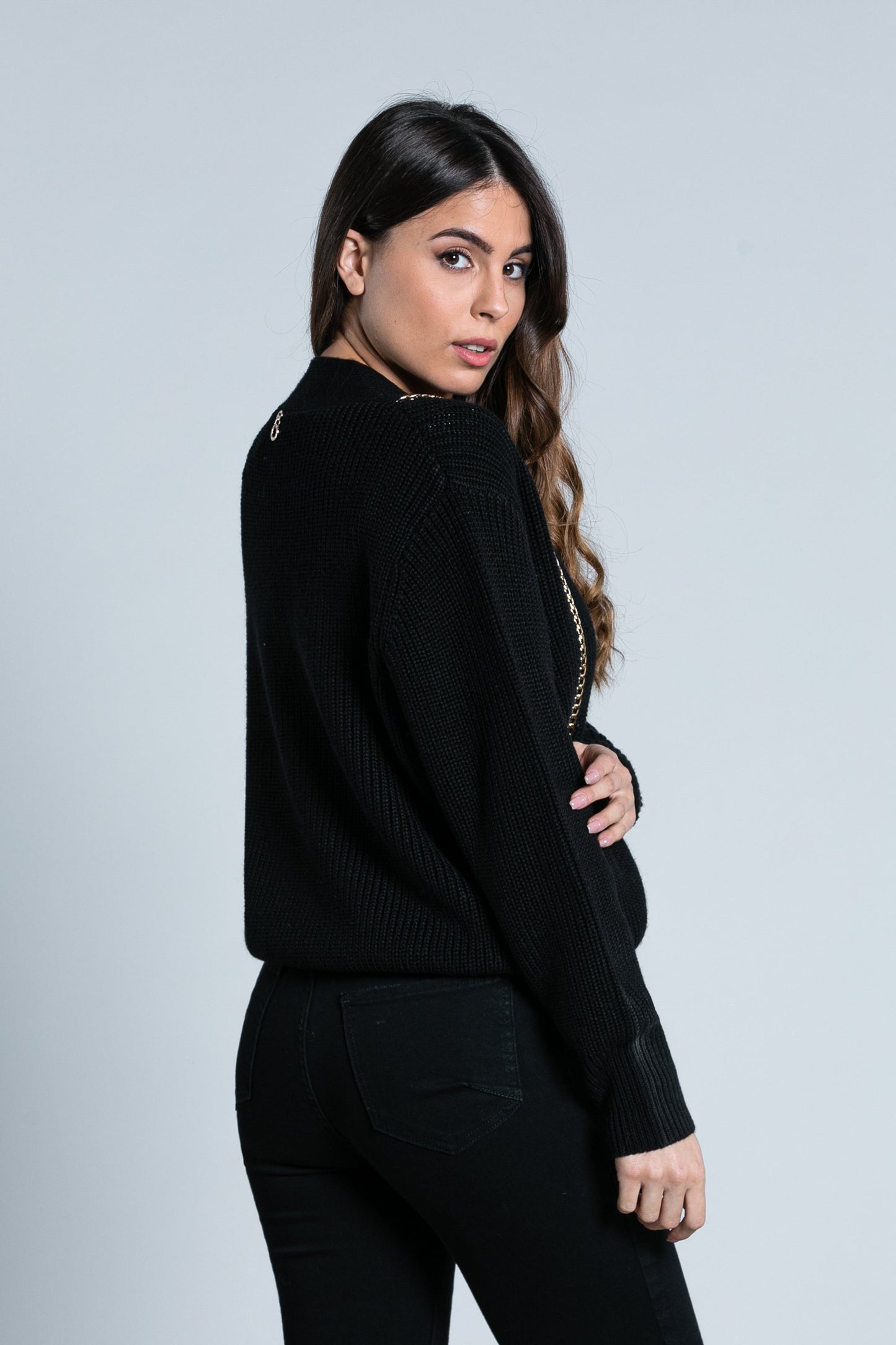 SATIS 长袖 V 领开衫，带链条加口袋加纽扣