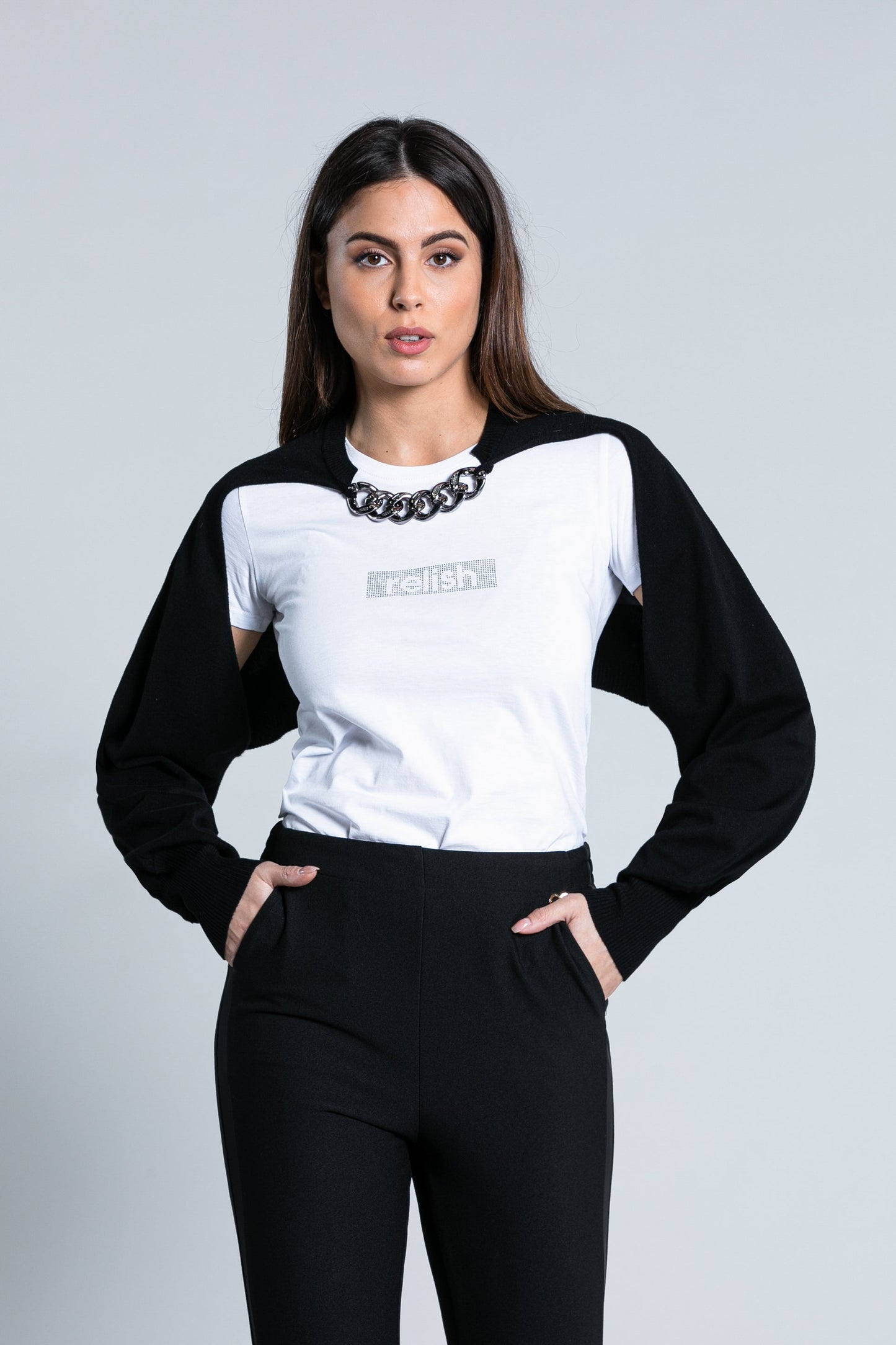 PURA 长袖耸肩带链条细节