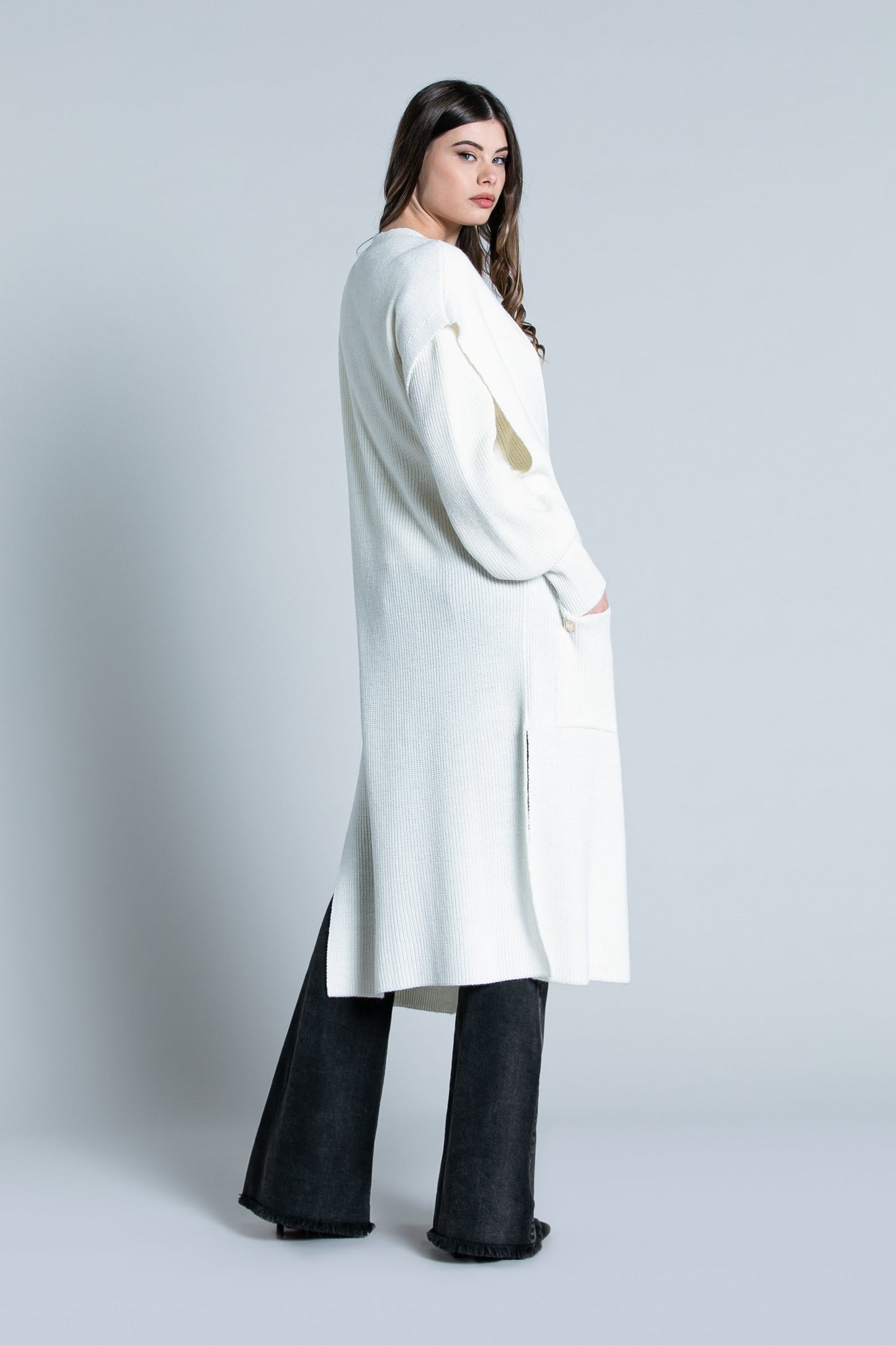 SCOSA 开衫半袖翻盖长款开衫，底部有口袋和开衩