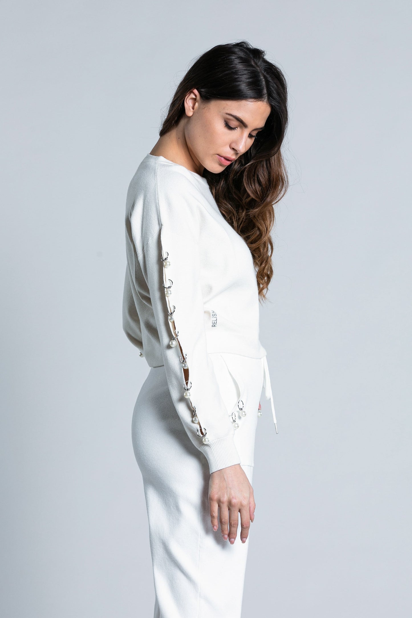 SEVERET 短款长袖衬衫，开口加珍珠圆环