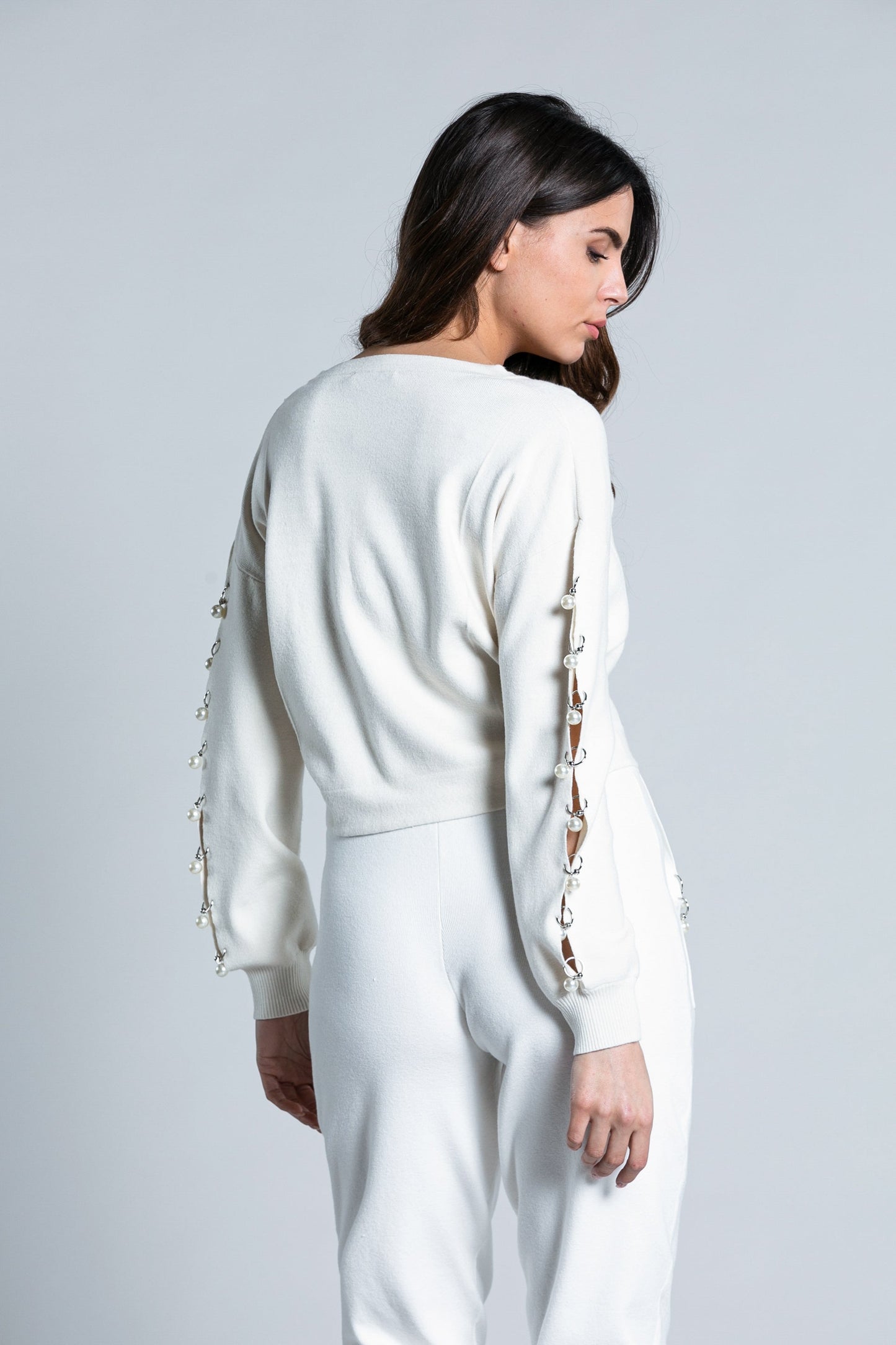 SEVERET 短款长袖衬衫，开口加珍珠圆环