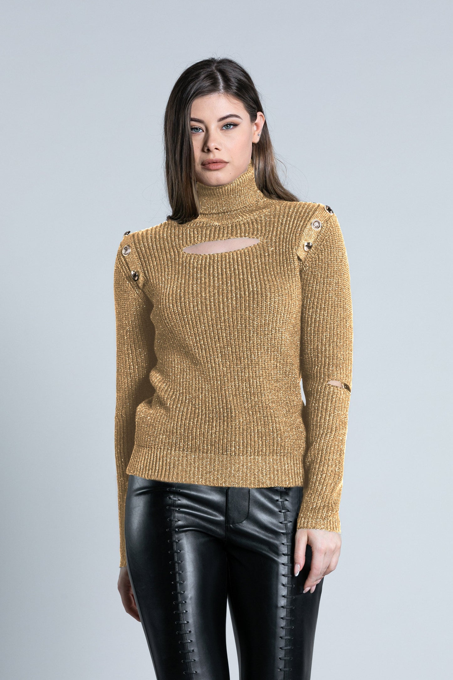 VITI 长袖高领毛衣，胸部垂坠加细节加卢勒克斯纽扣