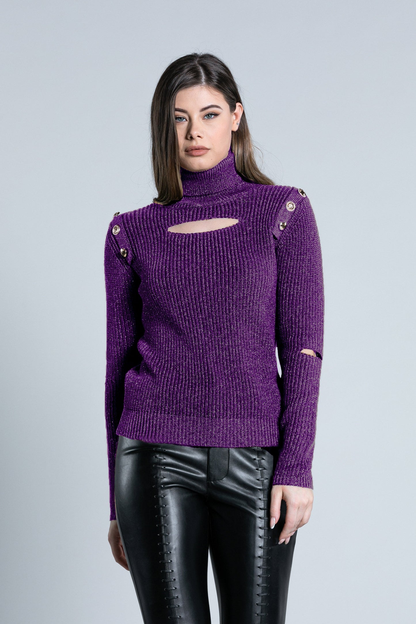 VITI 长袖高领毛衣，胸部垂坠加细节加卢勒克斯纽扣