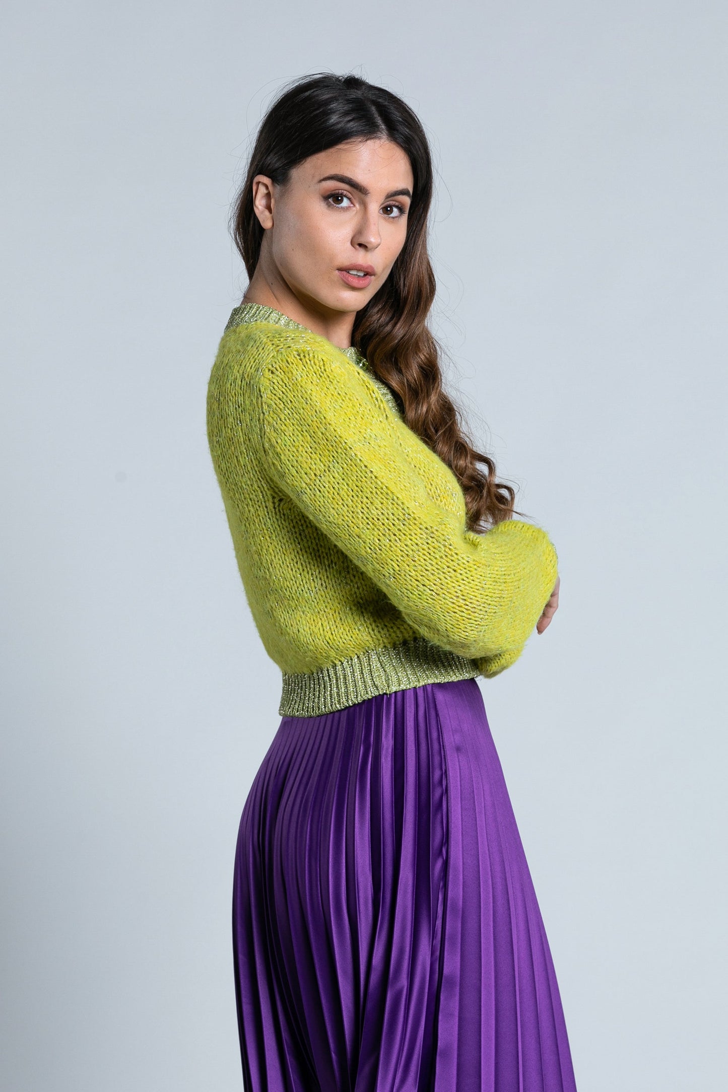 RAMMA 短款长袖开衫，配以珠宝纽扣和卢勒克斯边缘