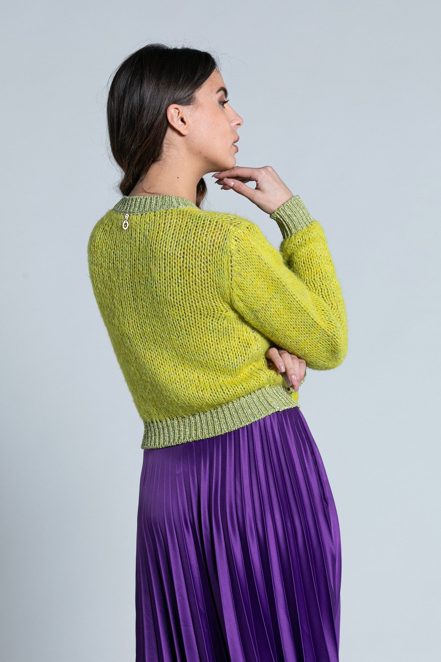 RAMMA 短款长袖开衫，配以珠宝纽扣和卢勒克斯边缘