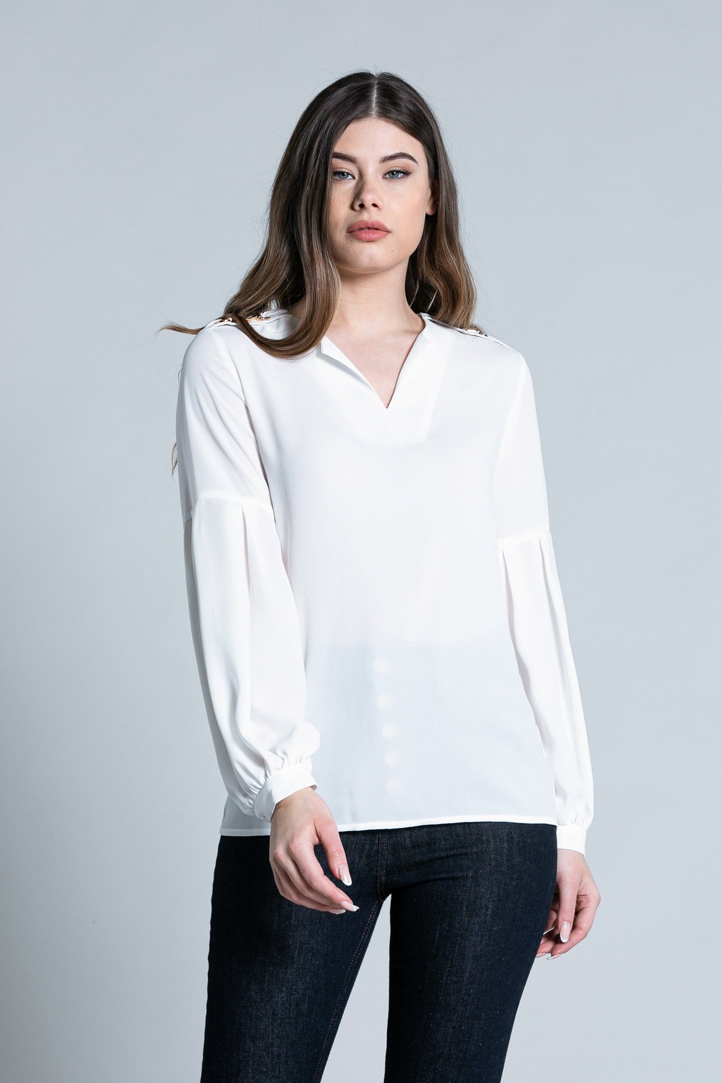 SELOR 长袖衬衫，带假褶雅培。骑行带扣的更多细节