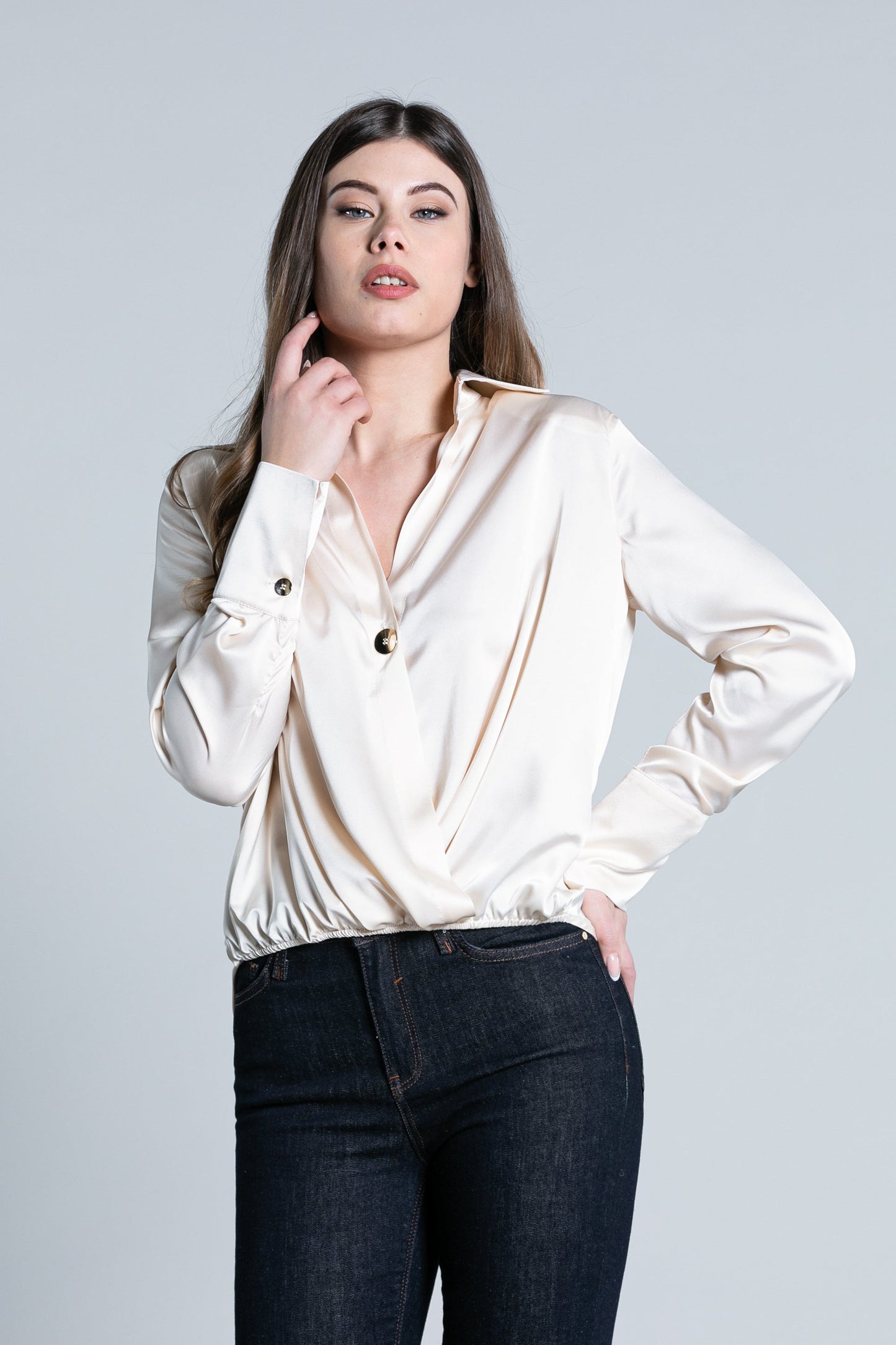 TORAS 衬衫长袖交叉领口带纽扣加不对称松紧带