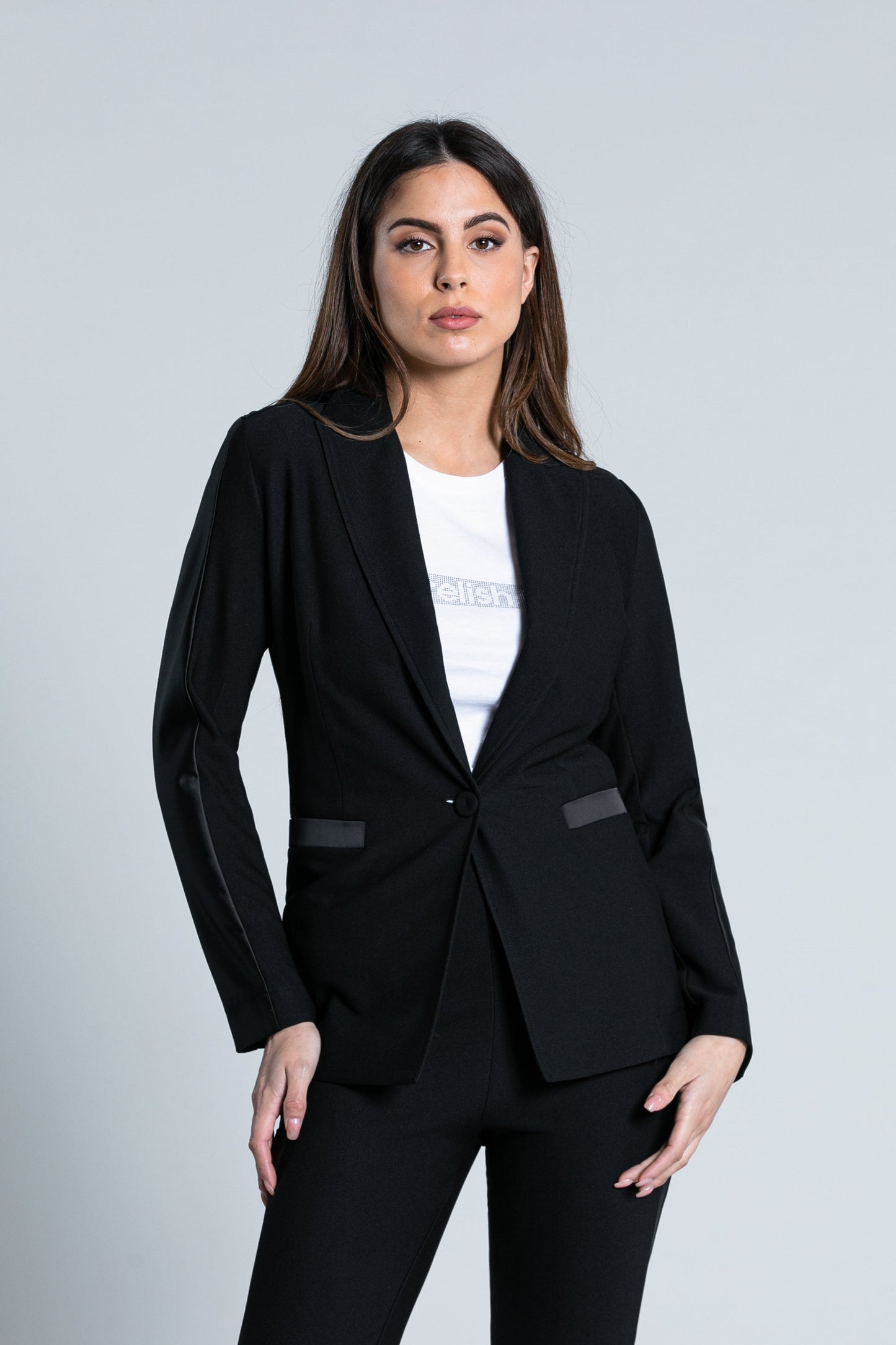 SFODYS 缎面细节长袖一粒扣夹克，无衬里