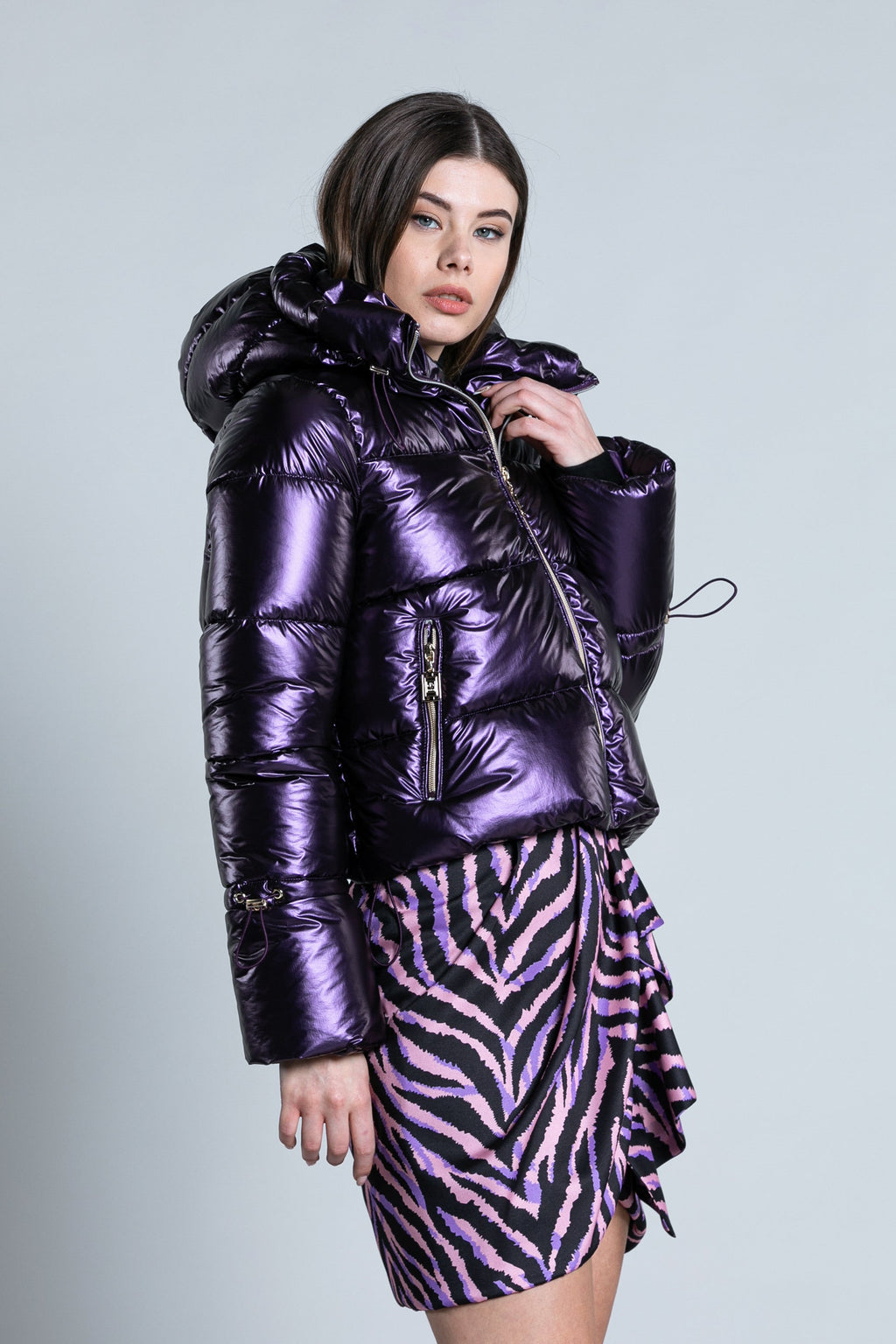 BRONZISA 短款长袖羽绒服，带拉链加兜帽加抽绳