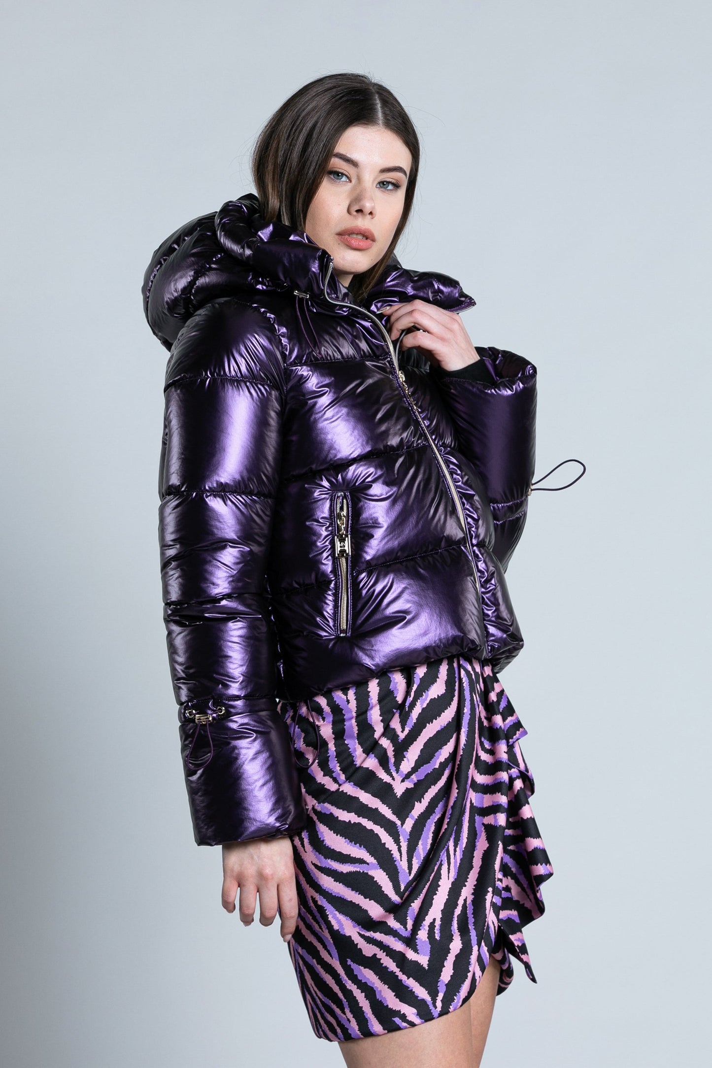 BRONZISA 短款长袖羽绒服，带拉链加兜帽加抽绳