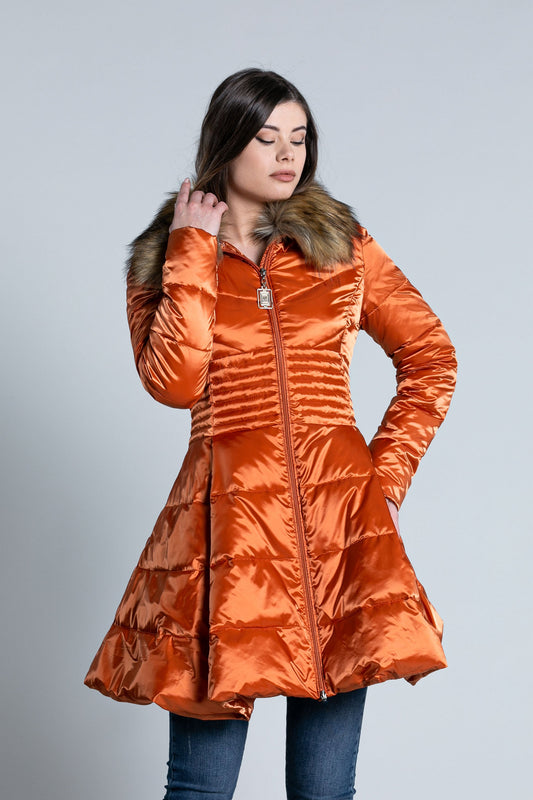 JINA 长袖羽绒服轮裙带口袋和可拆卸生态皮革衣领。