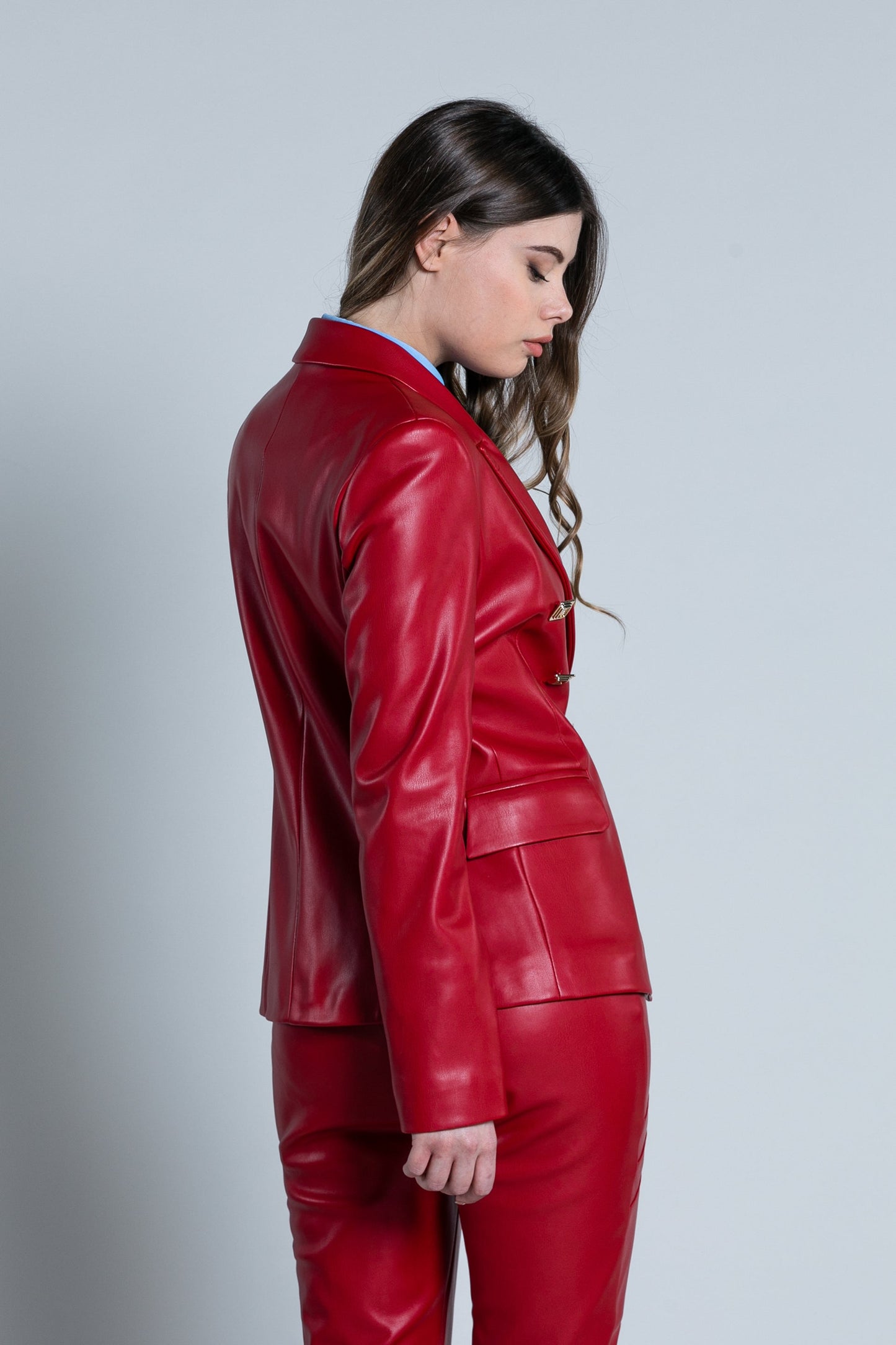 MAUO 双排扣长袖夹克，配以金色纽扣和人造皮口袋