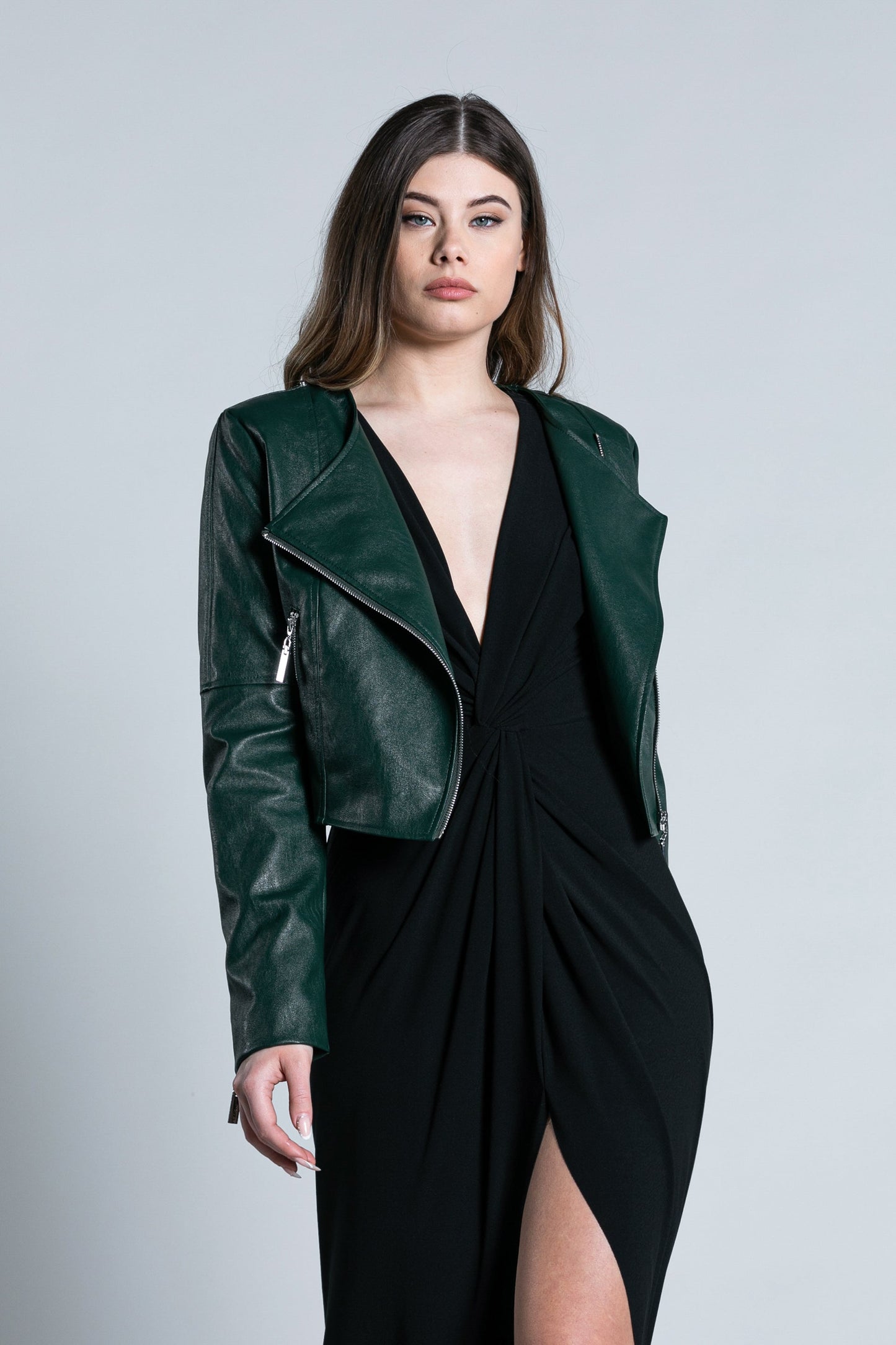 TILI 短款长袖夹克，配有可拆卸人造皮草口袋和人造皮革拉链