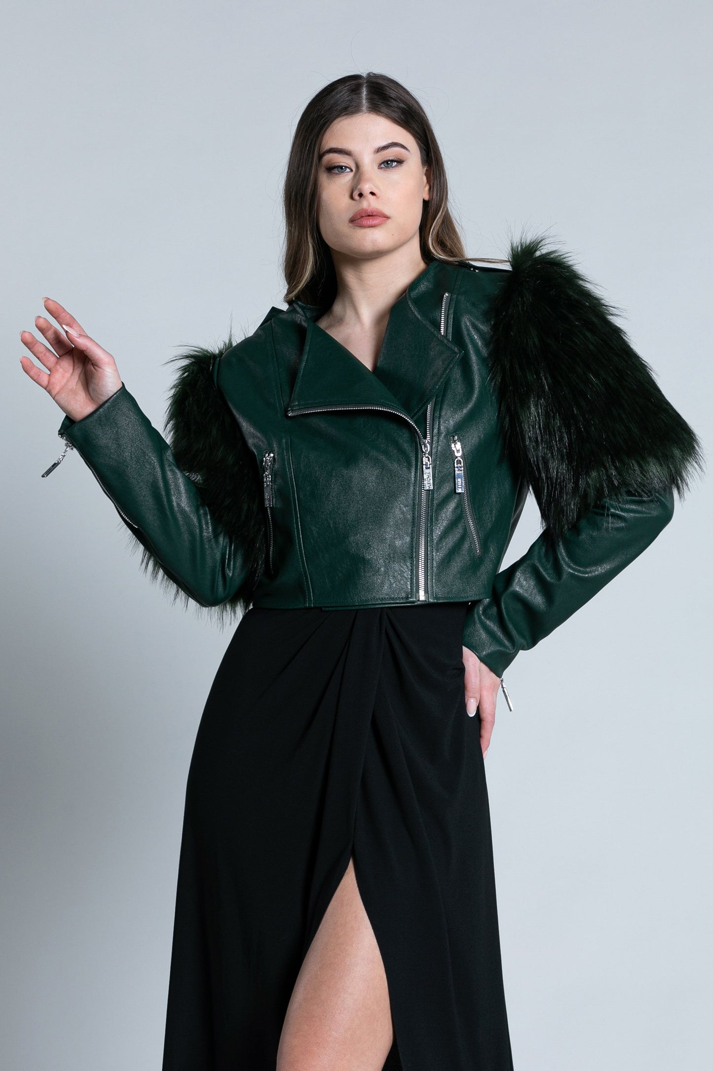 TILI 短款长袖夹克，配有可拆卸人造皮草口袋和人造皮革拉链