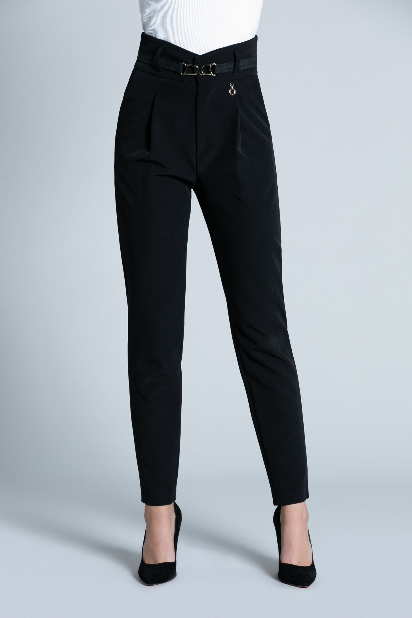 VRET 高腰长裤，搭配燕尾服紧身上衣加腰带加口袋