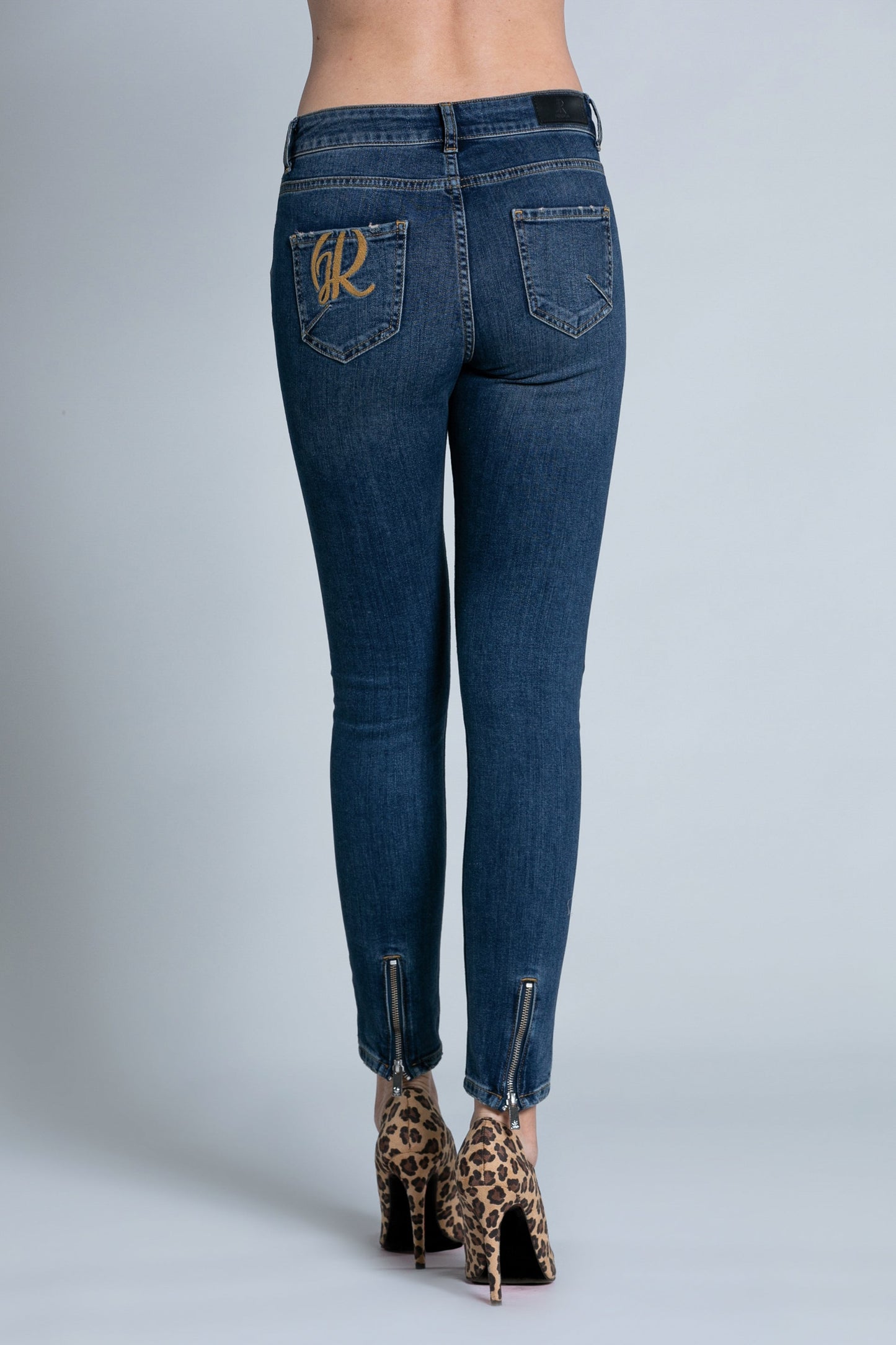 MARILYN_A 5 ts 牛仔裤，带徽标刺绣加磨损加拉链 f.do 中号蓝色牛仔布