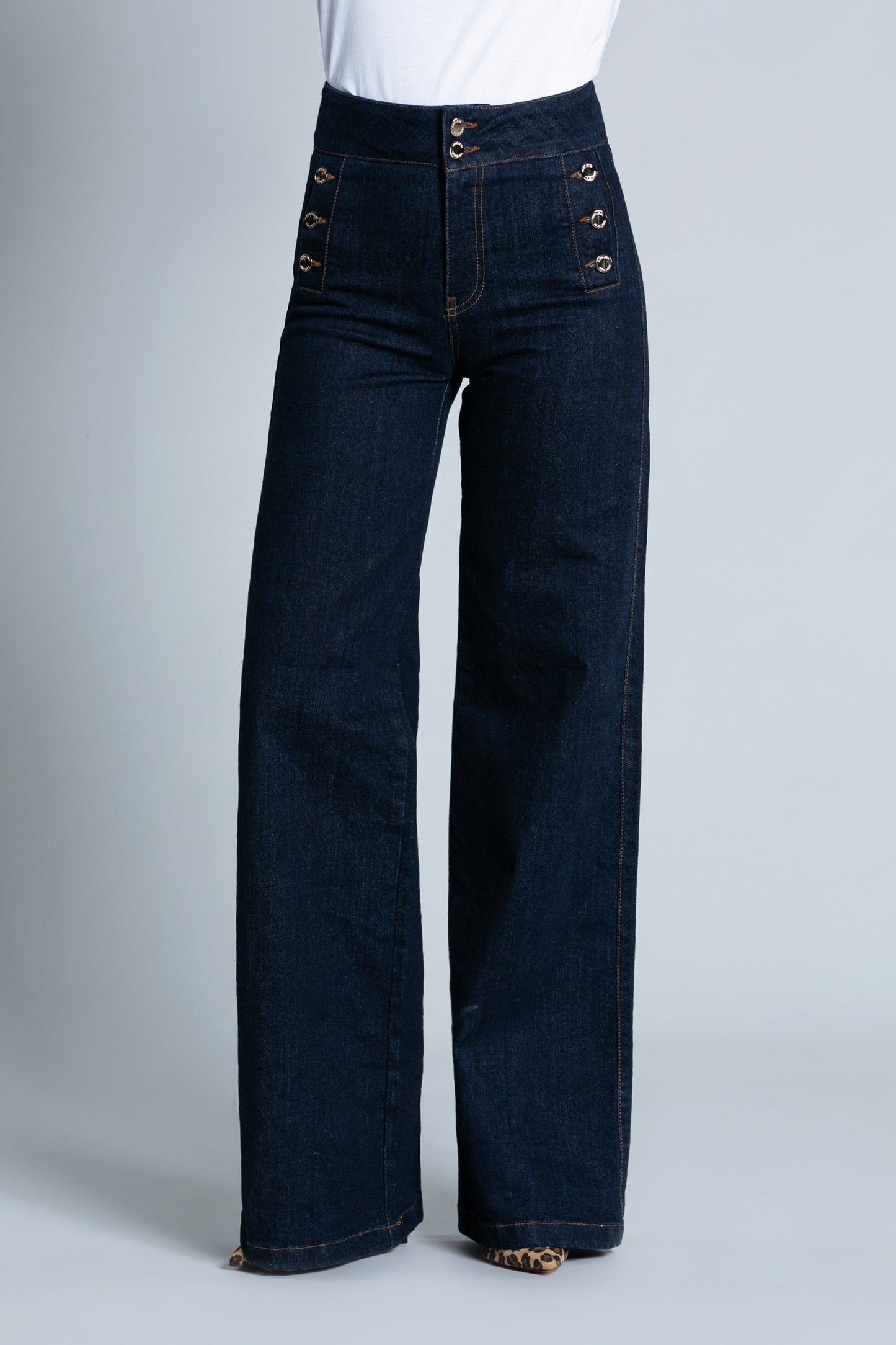 ZAMPISA 高腰喇叭牛仔裤，配贴边袋和纽扣