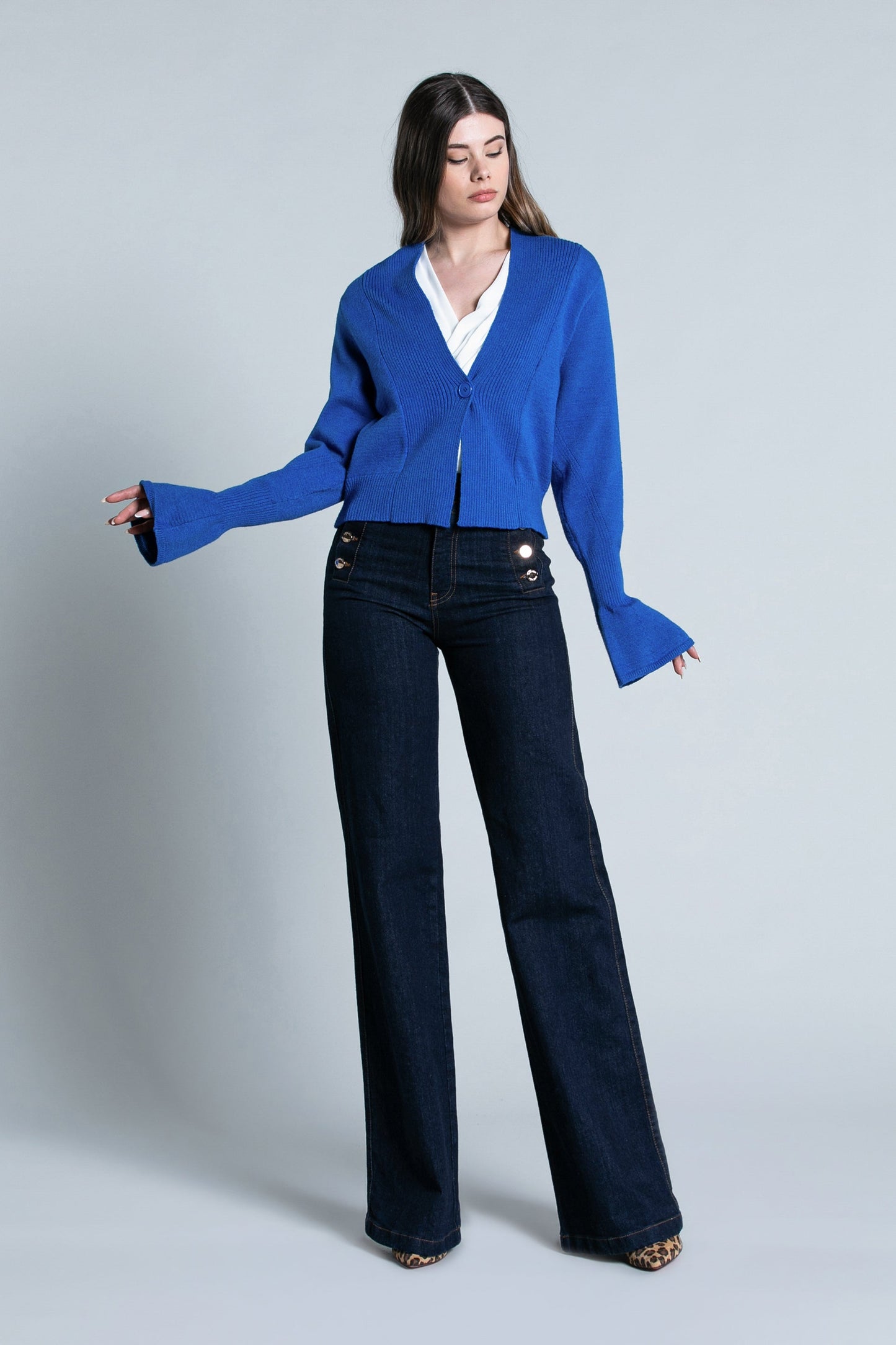 ZAMPISA 高腰喇叭牛仔裤，配贴边袋和纽扣