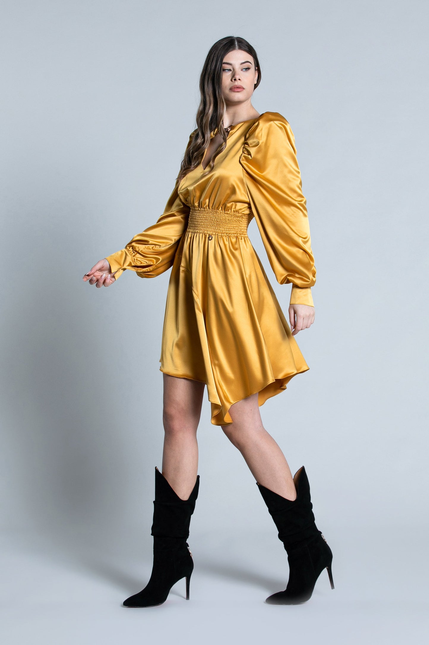 WIN 短款长袖气球领口垂坠加搭扣收腰烟点连衣裙