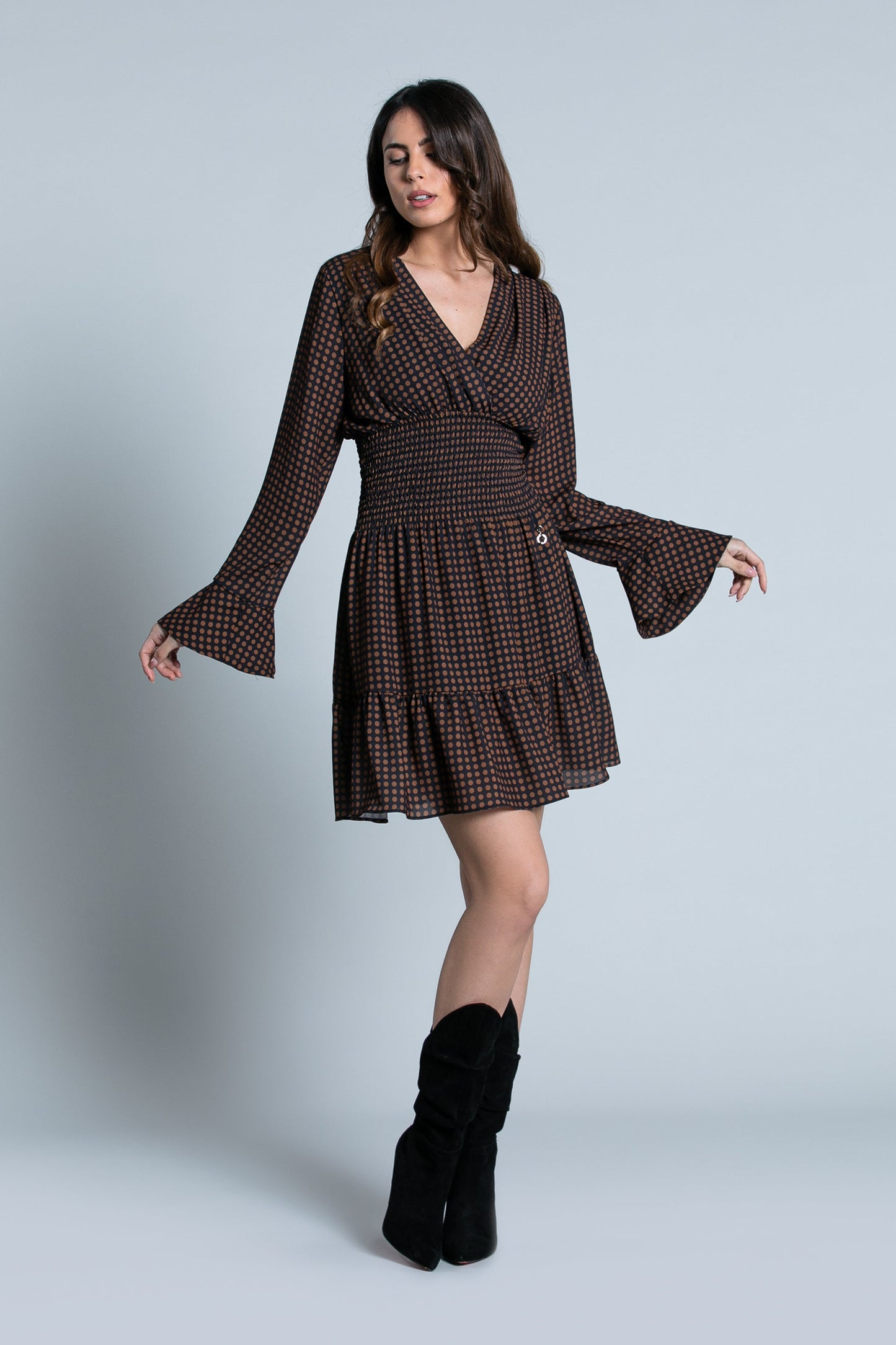 MAUDI 短裙长袖喇叭形交叉加针烟熏腰加波点荷叶边