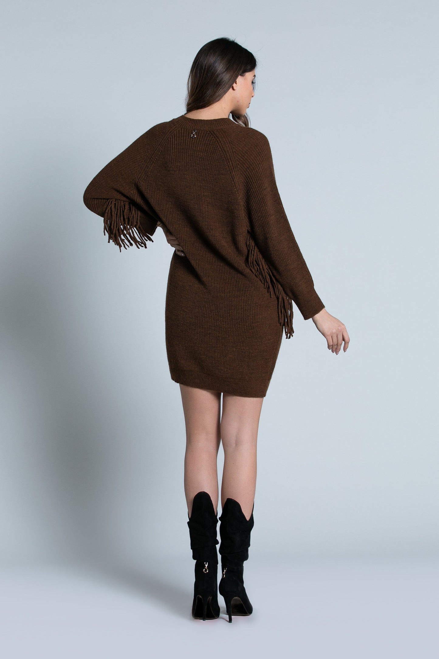 TAURU 短插肩长袖流苏连衣裙