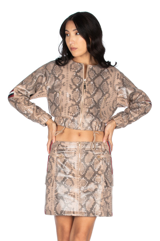 SERENE 蟒蛇纹印花生态皮革夹克，配以罗缎饰带