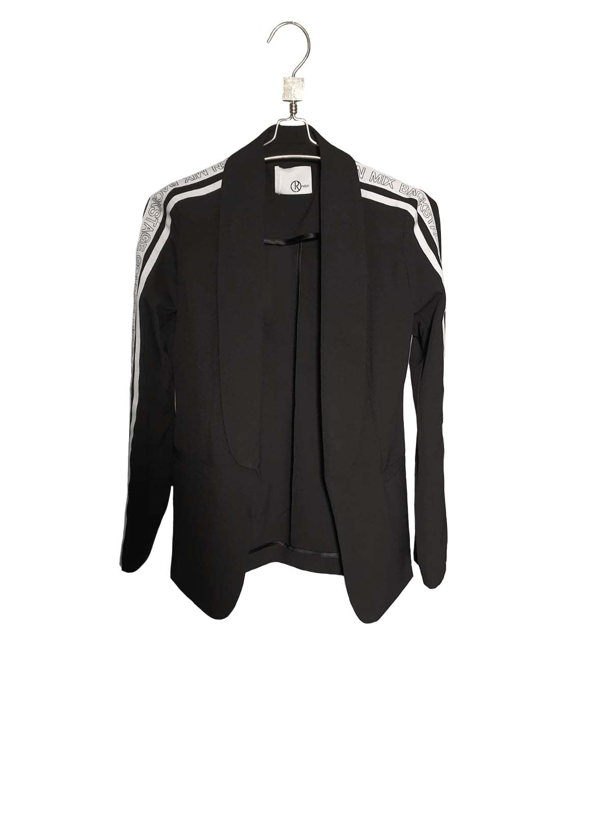 SMOKERS 长袖罗缎夹克，配以披肩翻领印花和口袋