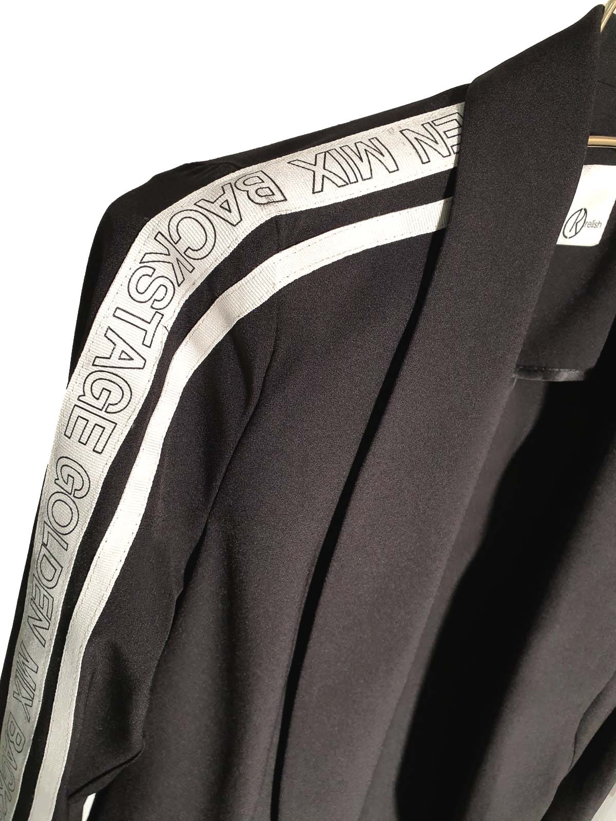 SMOKERS 长袖罗缎夹克，配以披肩翻领印花和口袋