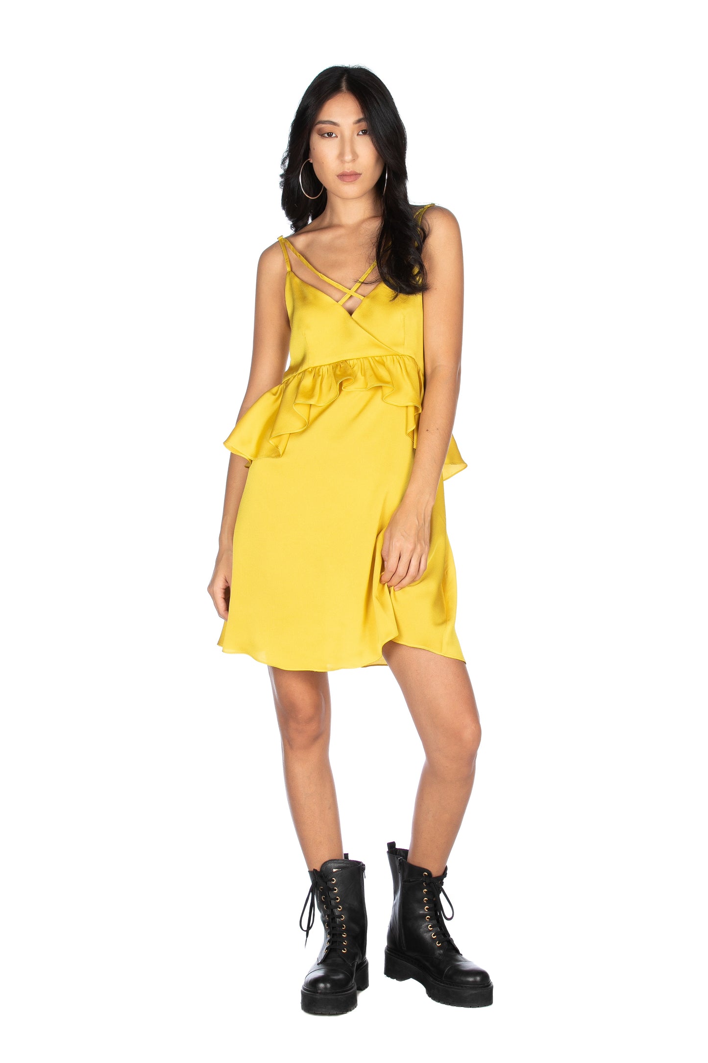 SECONDY 短款缎面无袖连衣裙，交叉肩带，腰部有褶饰