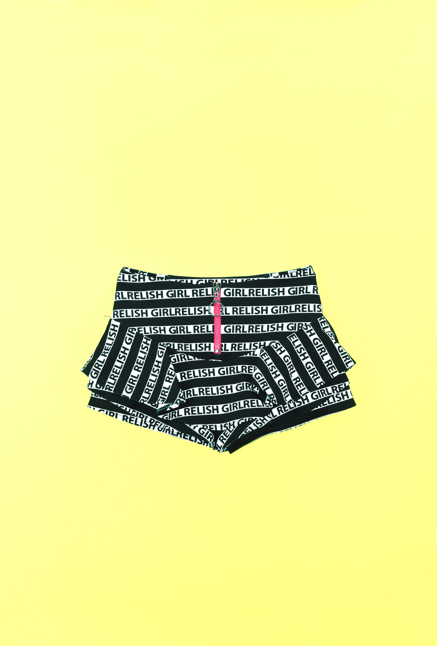 PUZZIA 女童短裤，带有精致的女童印花荷叶边